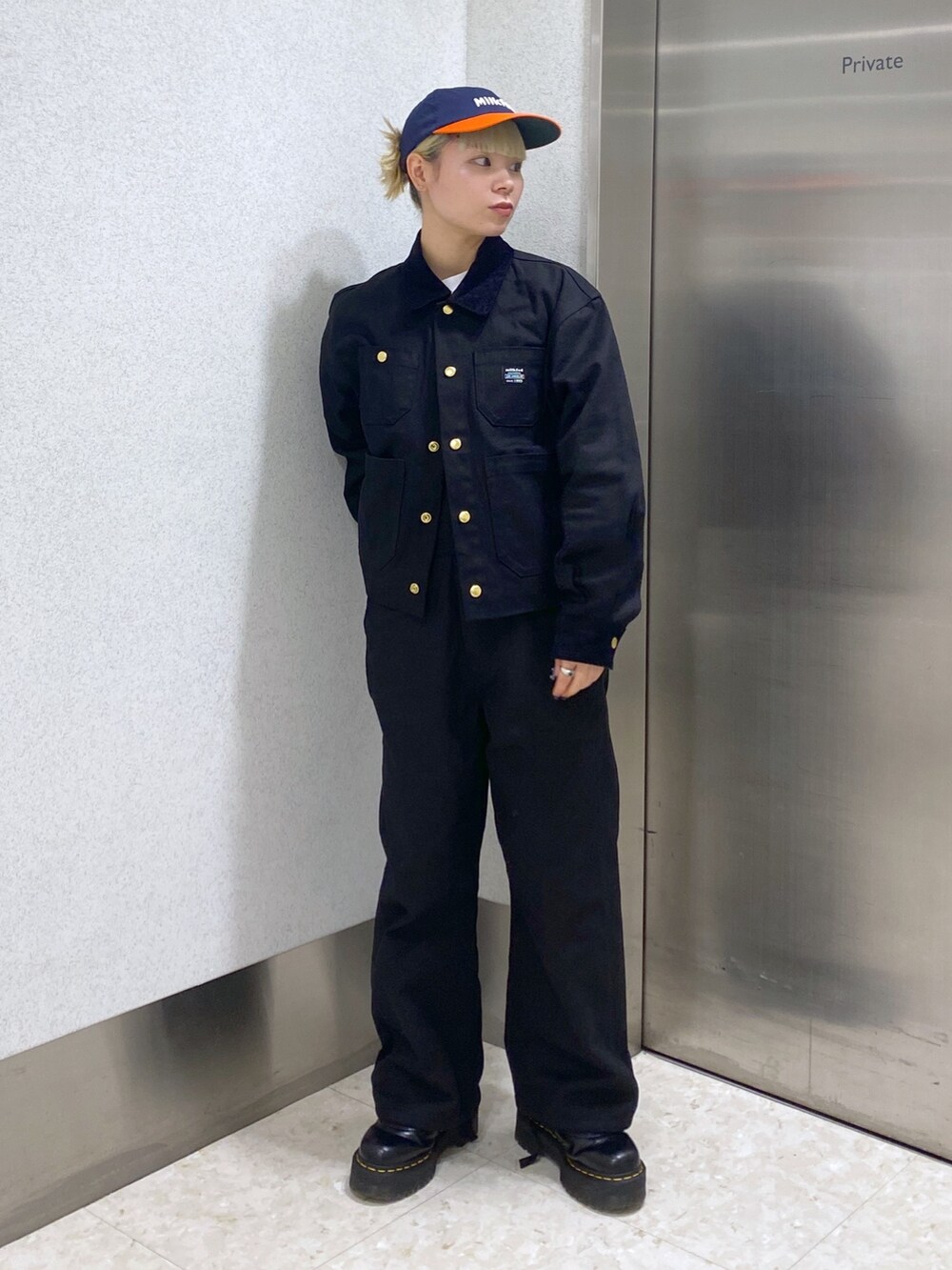 「ブーツ、大人カジュアル、お出かけコーデ、シンプルコーデ、ファッションを楽しもう、シンプル、低身長コーデ、カジュアルコーデ、骨格ナチュラル、MILKFED.、ootd」｜「MILKFED.のTWILL LOGO CAP（キャップ、オレンジ系）」を使った、ちさん（レディース・152cm）の冬コーディネートの2枚目の写真