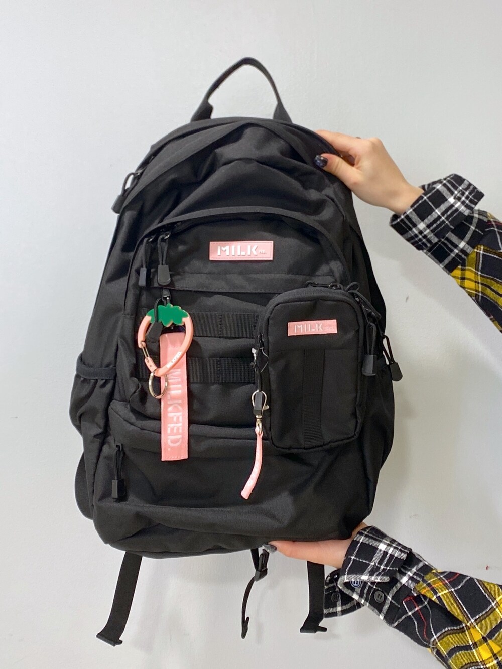 「お出かけコーデ、シンプルコーデ、休日スタイル、今日のコーデ、低身長コーデ、ootd、ゆったりコーデ、ワンピース、チェック、MILKFED.」｜「MILKFED.のPLAID PATCHWORK SHIRT DRESS（シャツワンピース、ブラック系）」を使った、ちさん（レディース・152cm）の冬コーディネートの6枚目の写真