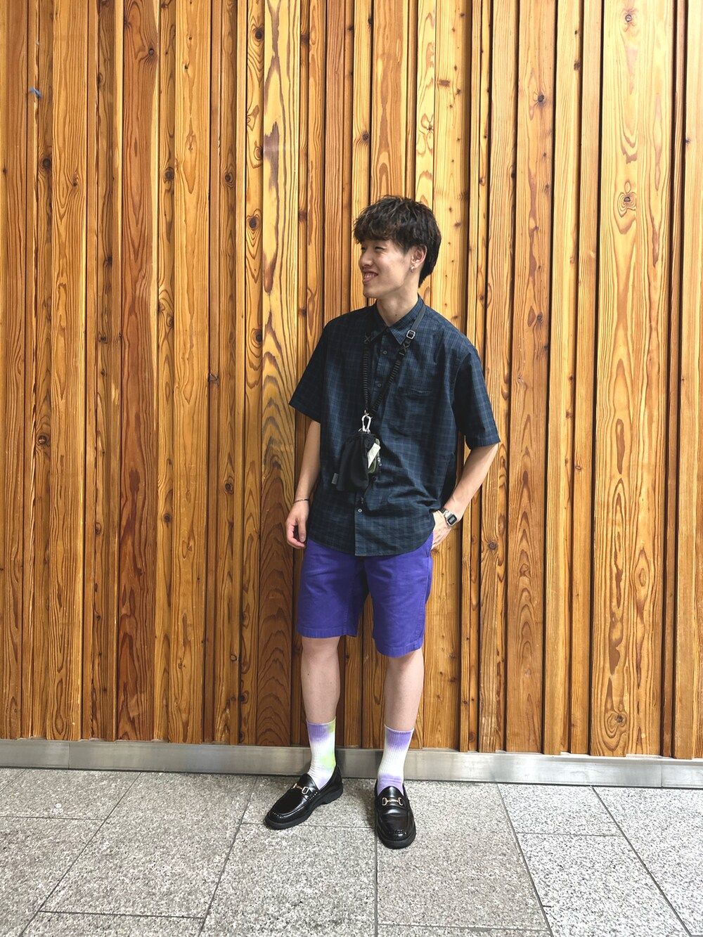 「このスタイルがお気に入り、休日コーデ、ショートパンツ、ショートパンツスタイル、夏と言ったらショートパンツ、カジュアルコーデ、コインローファー、チェックシャツ、ストリートコーデ、ストリートMIX、ストリート服が好き、お洒落さんとつながりたい、お出かけコーデ、夏コーデ、大人カジュアル」｜「green label relaxingのアイテム（シャツ/ブラウス、グリーン系）」を使った、nagitoさん（メンズ・183cm）の夏コーディネートの2枚目の写真