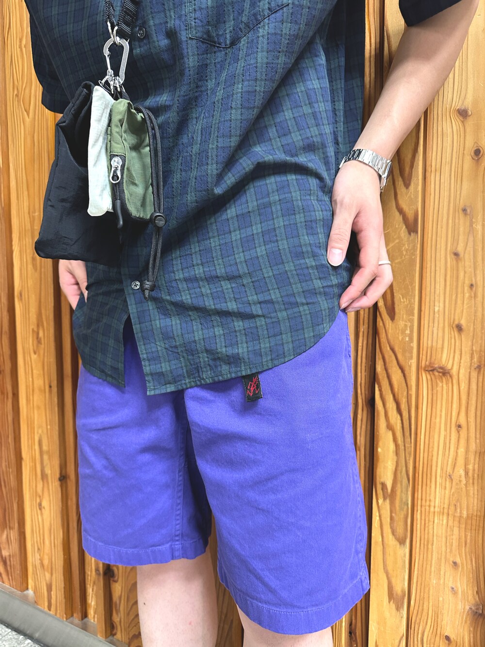 「このスタイルがお気に入り、休日コーデ、ショートパンツ、ショートパンツスタイル、夏と言ったらショートパンツ、カジュアルコーデ、コインローファー、チェックシャツ、ストリートコーデ、ストリートMIX、ストリート服が好き、お洒落さんとつながりたい、お出かけコーデ、夏コーデ、大人カジュアル」｜「green label relaxingのアイテム（シャツ/ブラウス、グリーン系）」を使った、nagitoさん（メンズ・183cm）の夏コーディネートの4枚目の写真