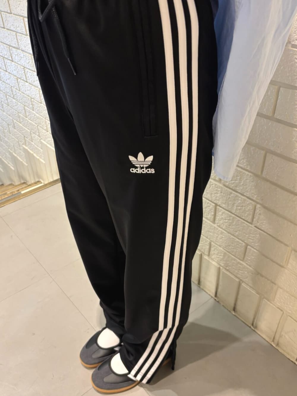 「adidas、adidas originals、アディダス、アディダスオリジナルス、サンバ、スリーストライプス、クロップドトップス」｜「adidasのスリーストライプス 半袖ベビーTシャツ / アディダスオリジナルス adidas Originals（Tシャツ/カットソー、ホワイト系）」を使った、Yuzuさん（レディース・155cm）の夏コーディネートの3枚目の写真