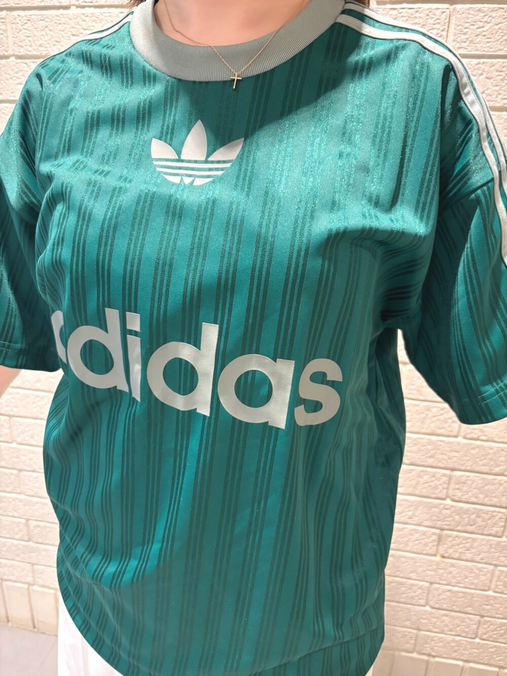 Yuzuさんの「アディカラー 半袖Tシャツ（adidas）」を使ったコーディネートの3枚目の写真