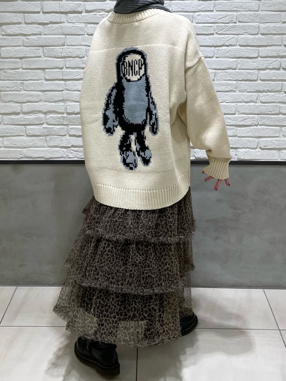 「ciaopanic、チャオパニック、冬、冬コーデ、冬のコーデ、冬服、ニット、ニットコーデ、マフラー、マフラーコーデ、スカート、スカートスタイル、スカートコーデ、ロングスカート、チュールスカート」｜「CIAOPANICのリボン付き配色マフラー（マフラー、グレー系）」を使った、つぐみさん（レディース・162cm）の冬コーディネートの2枚目の写真