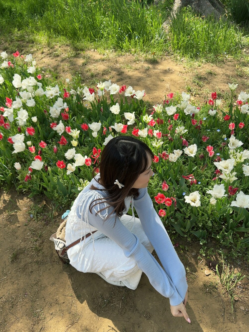 「楽チンコーデ、春、ootd、低身長コーデ、お洒落さんとつながりたい、おしゃれさんと繋がりたい、ピクニック」｜「NICE CLAUPのアイテム（サロペット/オーバーオール、ホワイト系）」を使った、もちゃだよさん（レディース・155cm）の春コーディネートの2枚目の写真