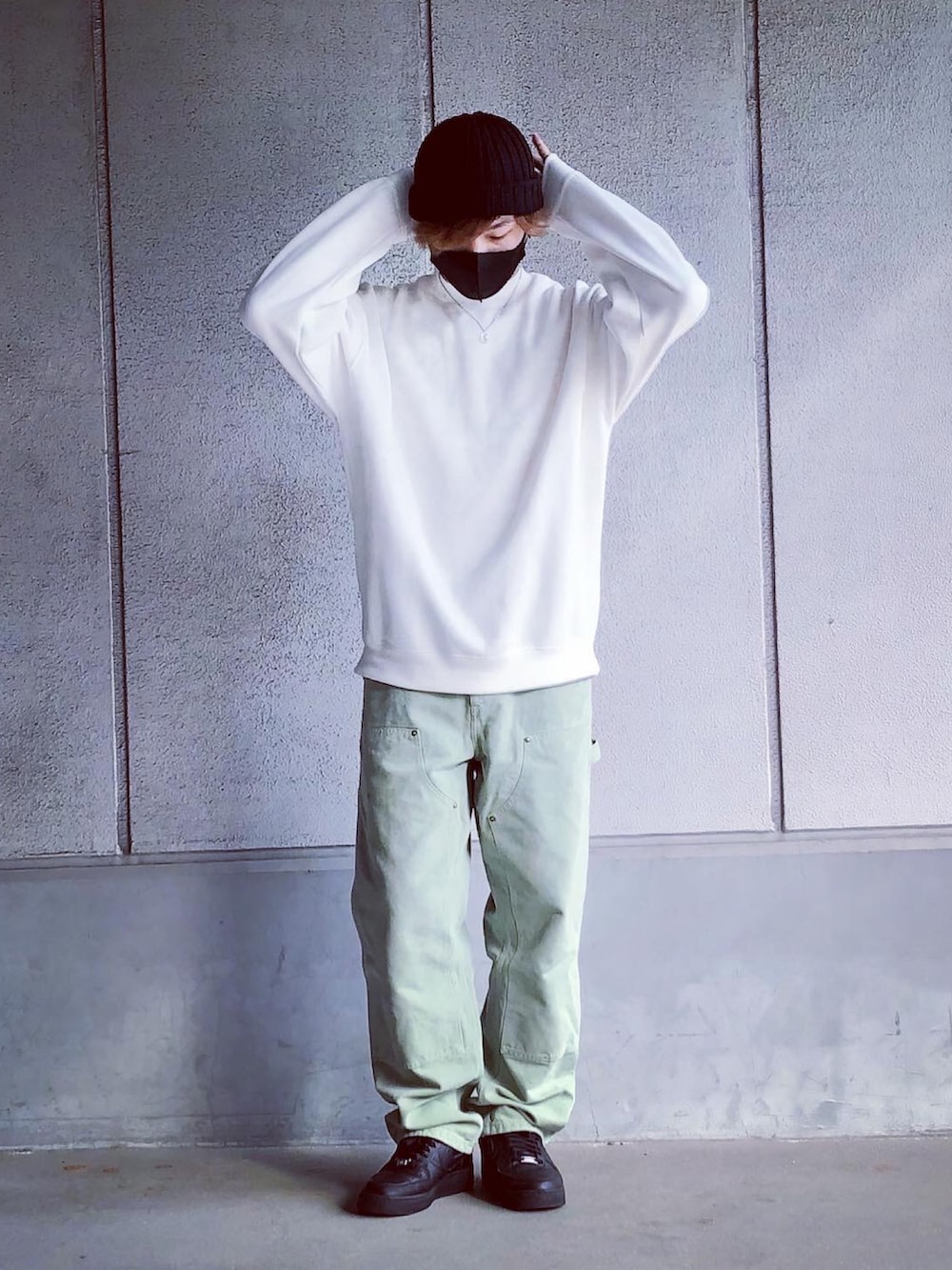 「スウェット、ペインターパンツ、ワイドパンツ、冬コーデ、大人カジュアル、休日スタイル、クリスマスに着たい服、マイベストコーデ2022、きれいめカジュアル、ビッグシルエット、confirm、NIKE、carhartt、Calvin Klein、いいね、save、フォローお願いします🤑」｜「Confirmのルーズオーバーサイズスウェット【Confirm】（スウェット、ホワイト系）」を使った、まーくんさん（メンズ・177cm）の冬コーディネートの3枚目の写真