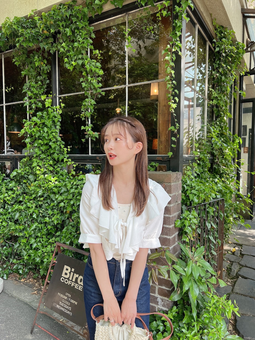 「休日コーデ、ラクチンコーデ、大人コーデ、オトナカジュアル、パンツスタイル、バレーシューズ、GRL」｜「GRLのアイテム（シャツ/ブラウス、ホワイト系）」を使った、あかちゃす🍎あざとお洋服さん（レディース・153cm）の春コーディネートの3枚目の写真