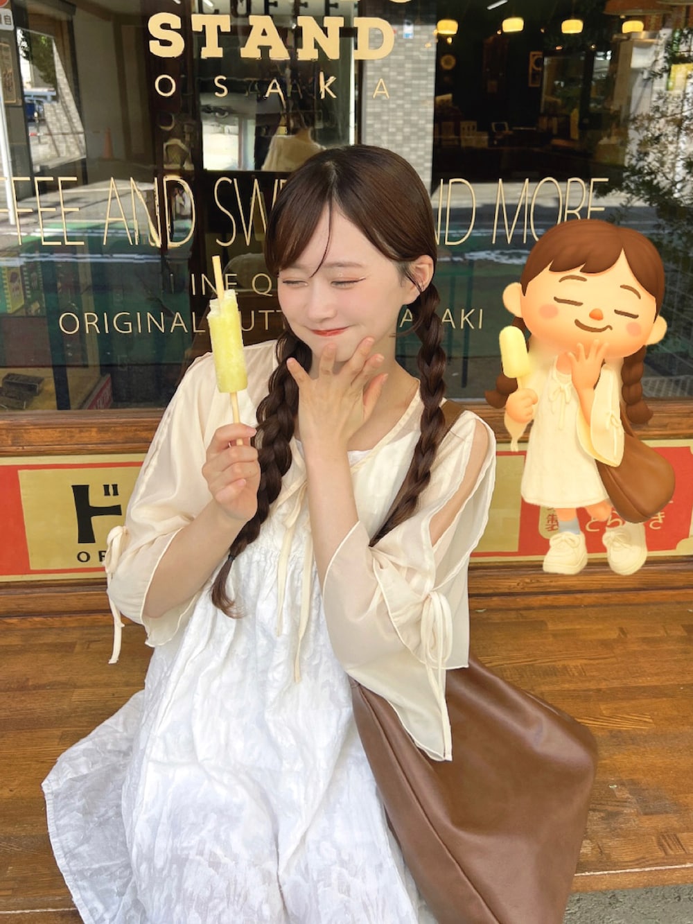 イエロー系のカーディガン/ボレロを着用したレディースの夏コーディネートの2枚目の写真