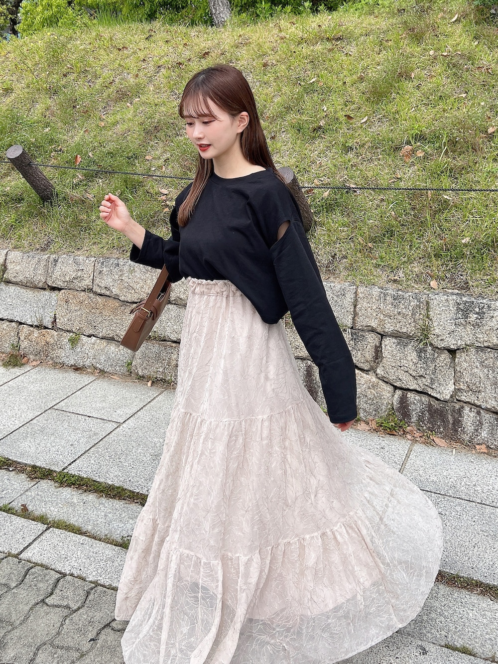 「休日スタイル、このスタイルがお気に入り、シンプル、おでかけコーデ、大人女子、大人ガーリー、ラフ、きれいめ」｜「GRLのアイテム（Tシャツ/カットソー、ブラック系）」を使った、あかちゃす🍎あざとお洋服さん（レディース・153cm）の夏コーディネートの2枚目の写真