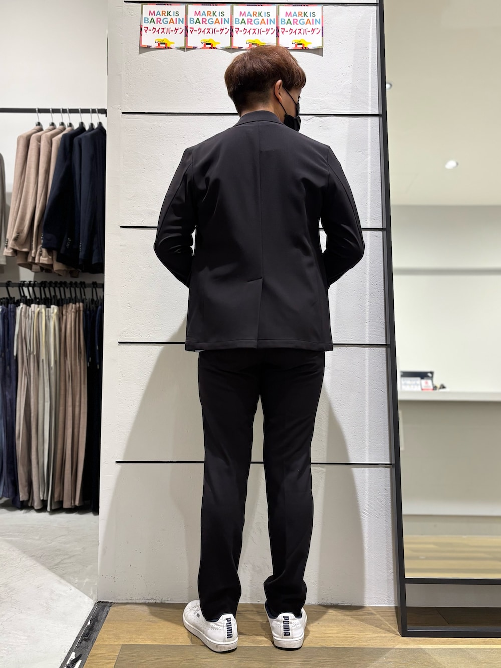 「セットアップ、ジャケット、Tシャツ、イージーパンツ、スラックス、オフィスカジュアル、ビジネススタイル、きれいめカジュアル、キレイめ、きれいめ、オトナカジュアル、大人カジュアル、大人コーデ、お出かけコーデ、abahouse」|「ABAHOUSE GRAYの【セットアップ対応】シルキータッチ ウォッシャブル ジャケット(テーラードジャケット、ブラック系)」を使った、kentaさん(メンズ・165cm)の夏コーディネートの2枚目の写真