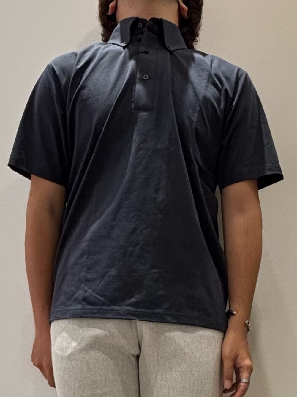 kentaさんの「シルケット天竺 ボタンダウン ポロシャツ（ABAHOUSE GRAY）」を使ったコーディネートの4枚目の写真