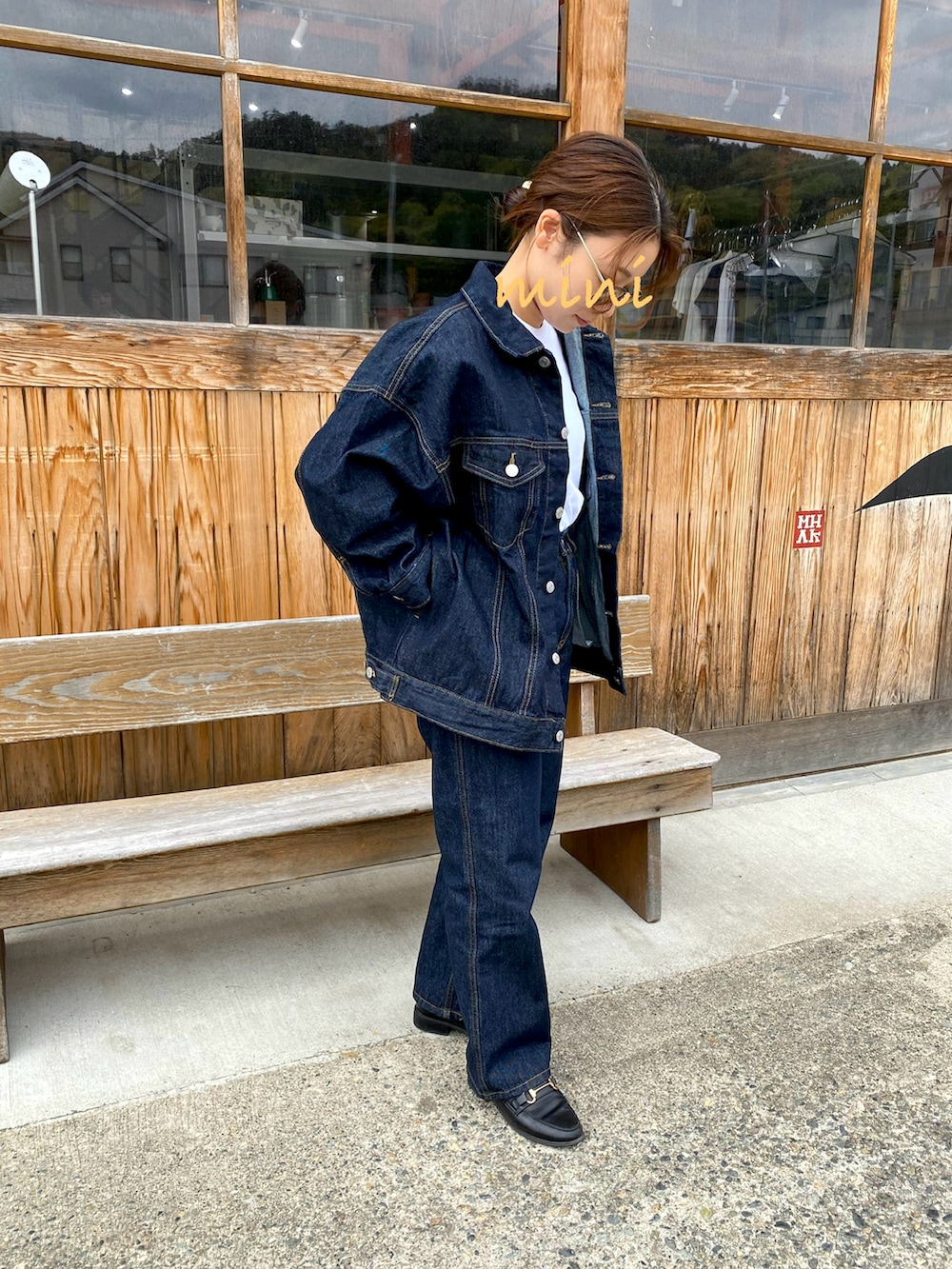 「低身長女子、低身長コーデ、きれいめカジュアル、大人カジュアル、デニムセットアップ、デニムコーデ」｜「DISCOATのアイテム（デニムジャケット、ブルー系）」を使った、miniさん（レディース・147cm）の春コーディネートの2枚目の写真