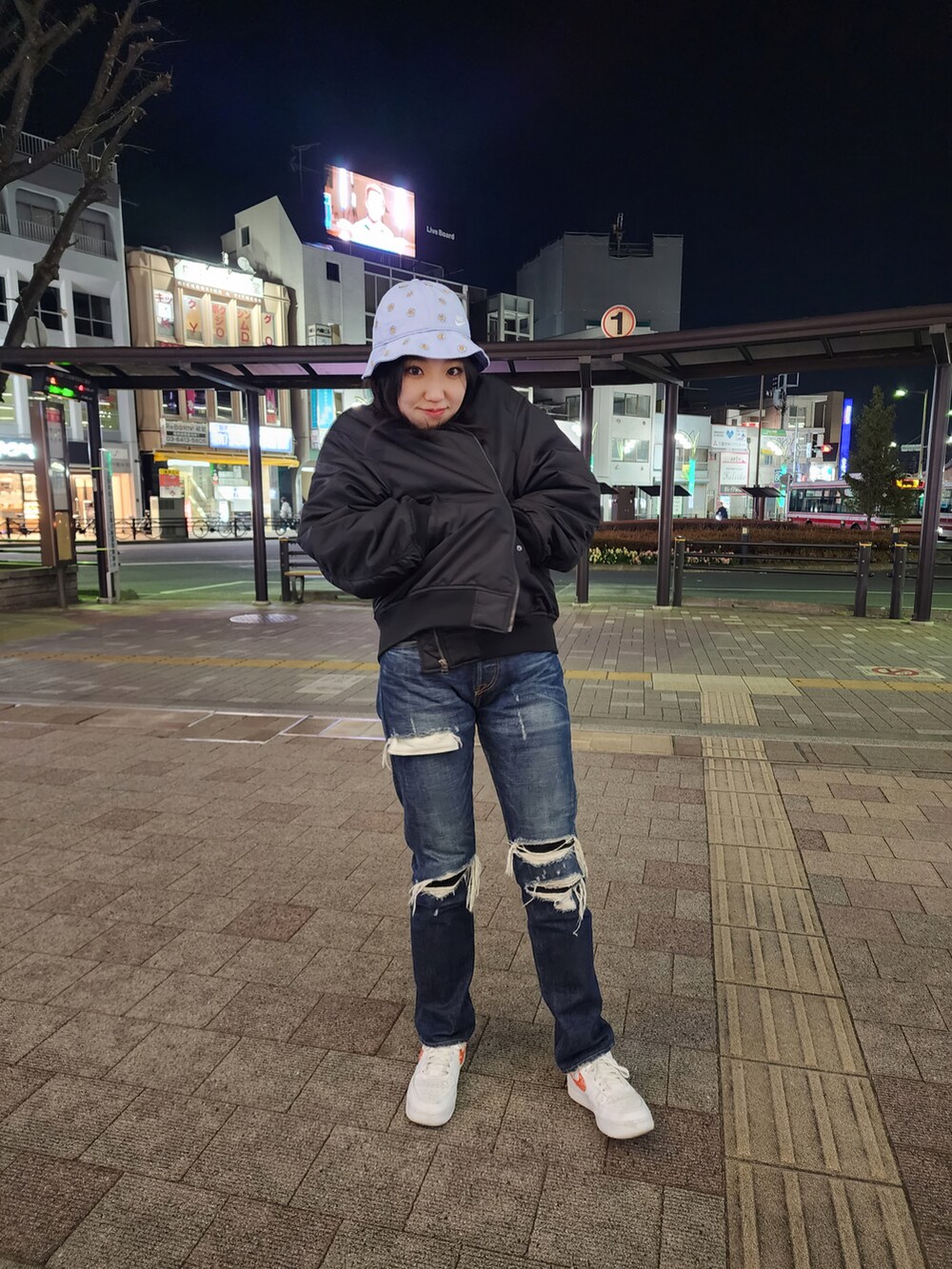 「アツいコーデ全部見せ、スニーカー」｜「NIKEのアイテム（ハット、ブルー系）」を使った、𝐀𝐒𝐔𝐊𝐀さん（レディース・160cm）の夏コーディネートの2枚目の写真