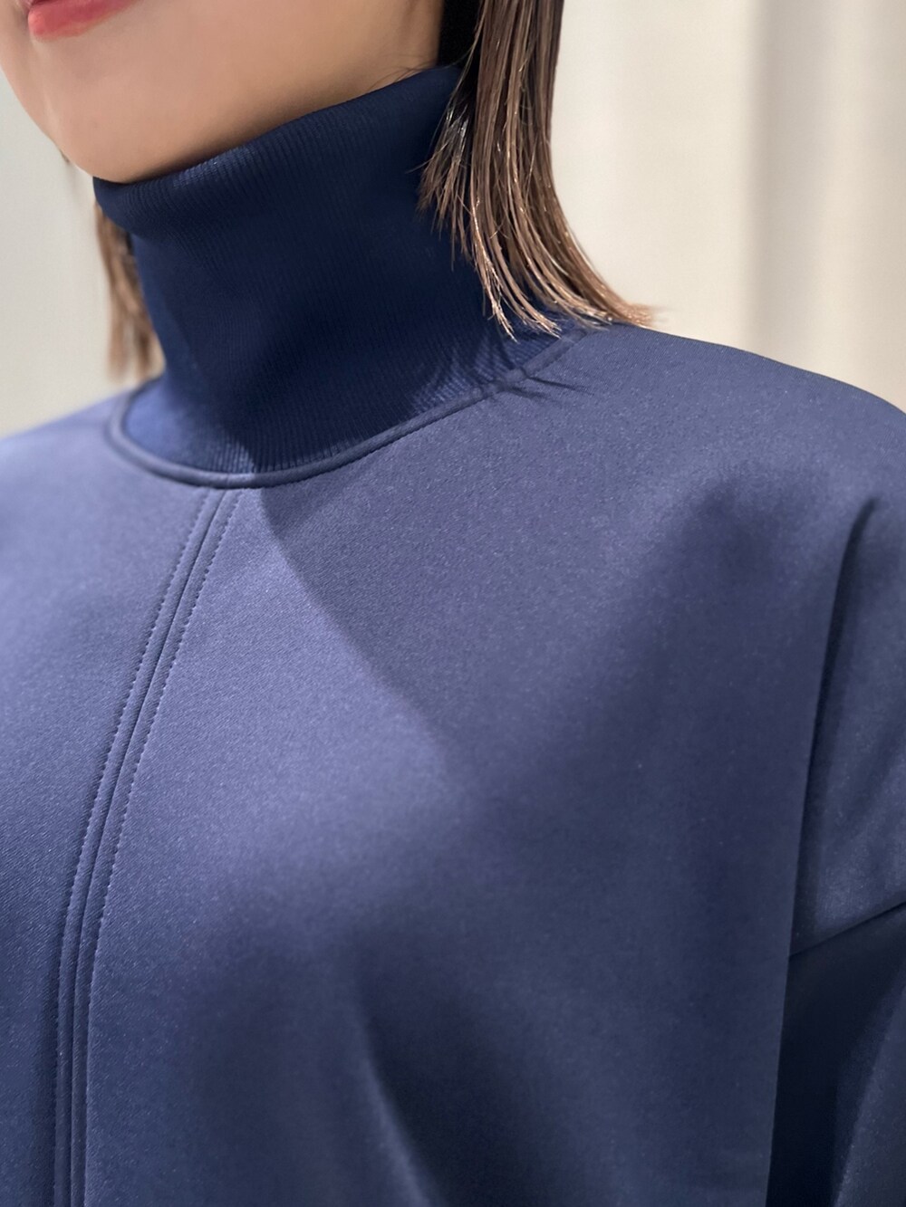 その他のスウェット、その他のスカートを着用したレディースの冬コーディネートの4枚目の写真