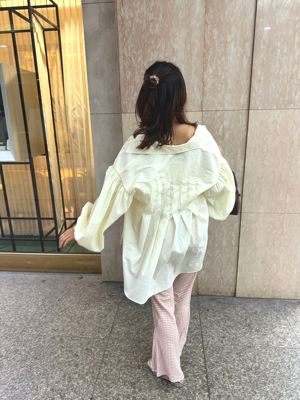 「レギパン、シャツスタイル、宇野ちゃん、LAVANDA」｜「LAVANDAのアイテム（シャツ/ブラウス、イエロー系）」を使った、ちゃそさん（レディース・157cm）の秋コーディネートの2枚目の写真
