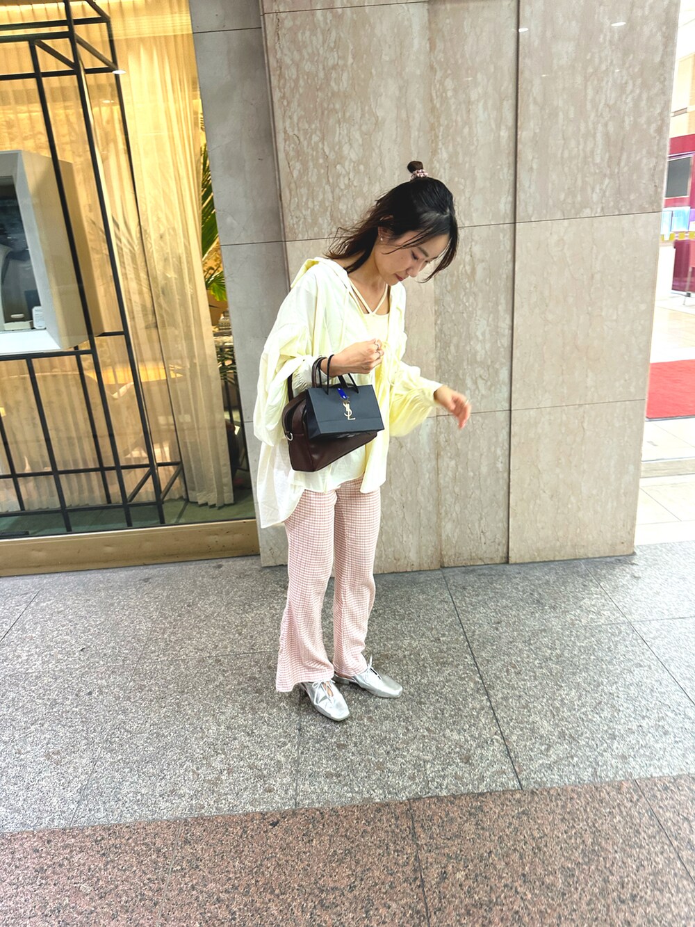 「レギパン、シャツスタイル、宇野ちゃん、LAVANDA」｜「LAVANDAのアイテム（シャツ/ブラウス、イエロー系）」を使った、ちゃそさん（レディース・157cm）の秋コーディネートの3枚目の写真