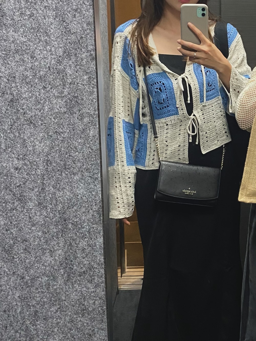 「おでかけコーデ、休日スタイル、オトナカジュアル、Kastane」｜「Kastaneの【2023SSカタログ掲載アイテム】クロシェニットカーディガン（カーディガン/ボレロ、ブルー系）」を使った、ちゃそさん（レディース・157cm）の夏コーディネートの2枚目の写真
