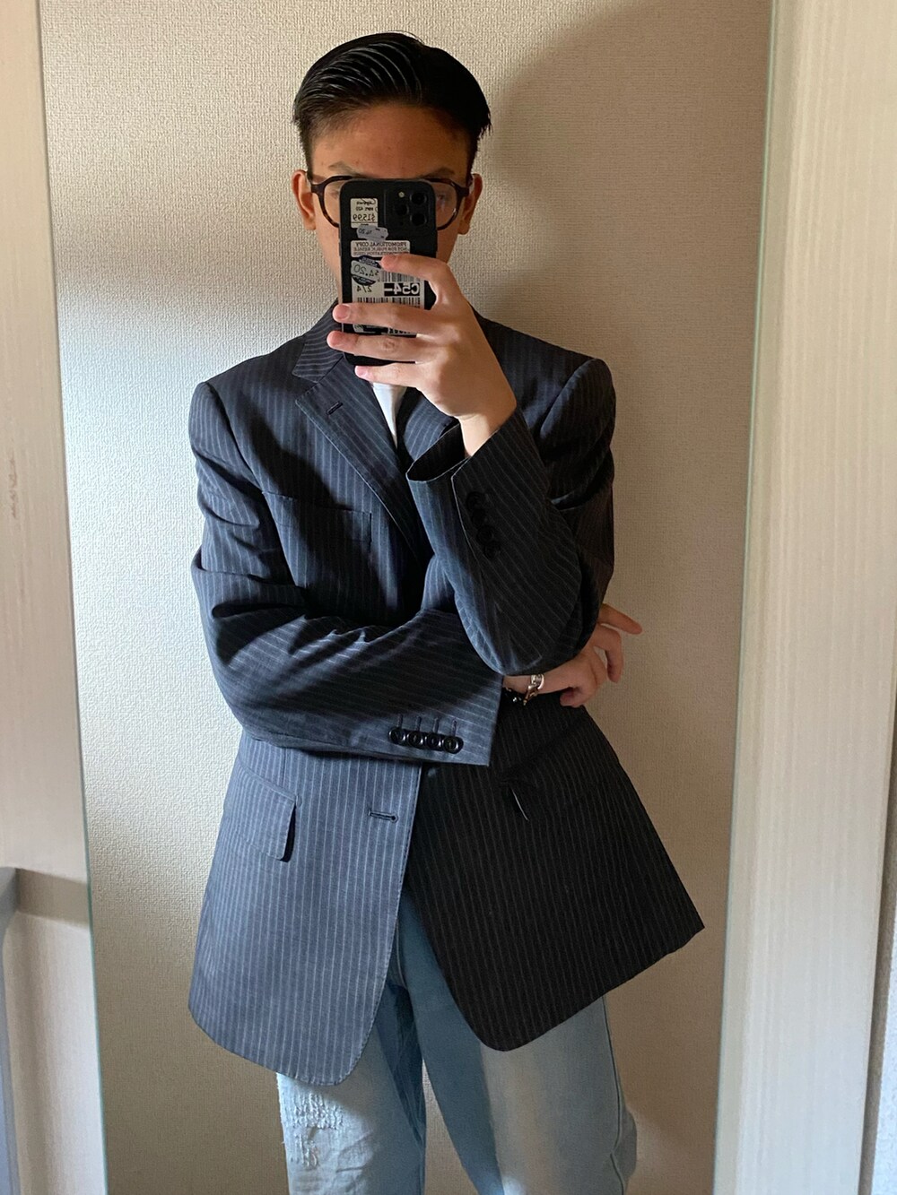 「ノースリーブ、テーラードジャケット、デニムパンツ、ワイドパンツ」｜「tk.TAKEO KIKUCHIのアイテム（タンクトップ、ホワイト系）」を使った、joncさん（骨格ウェーブ・メンズ・168cm）の春コーディネートの2枚目の写真