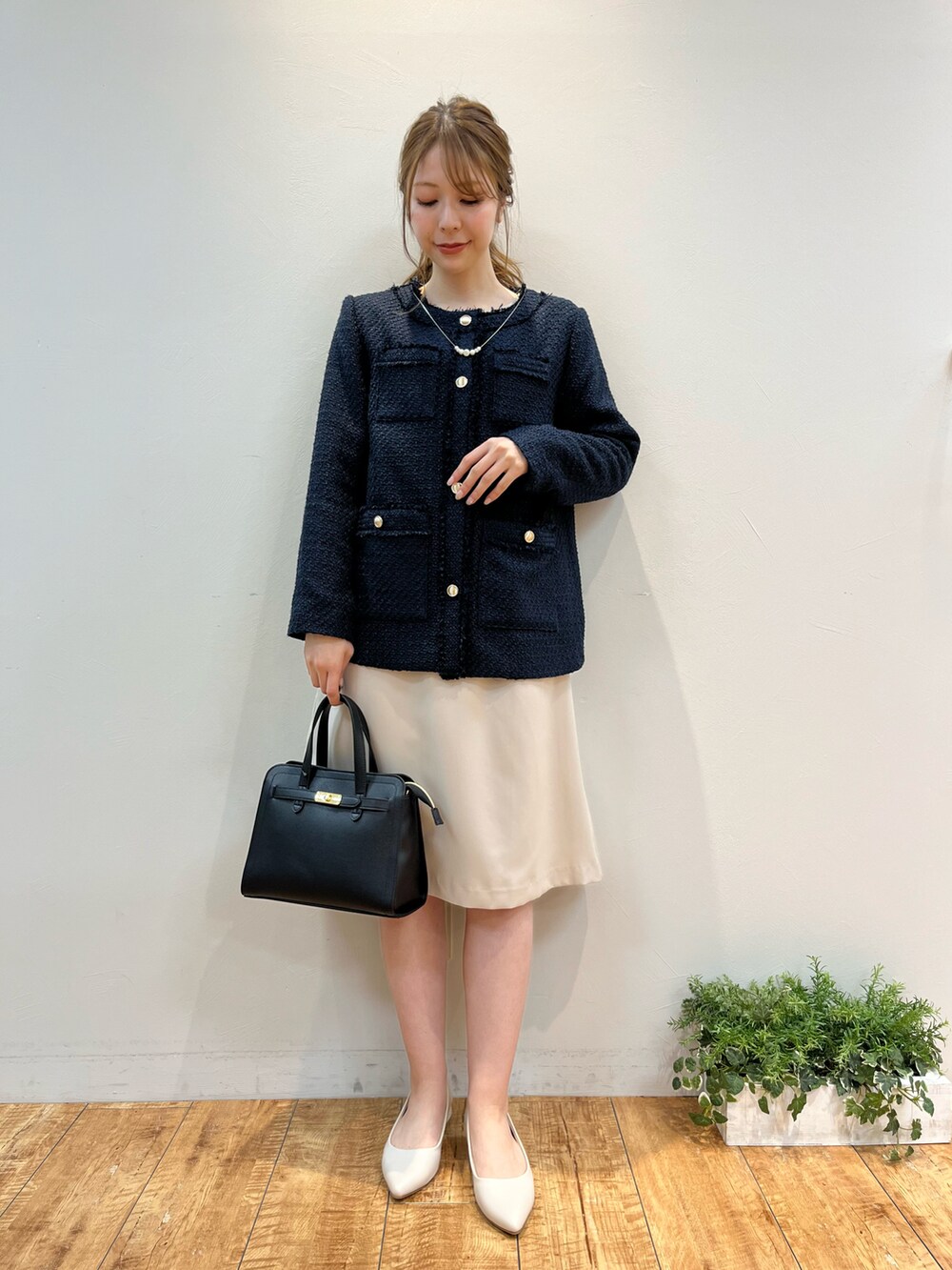 「シューラルー、ドレスキップ、キューティーブロンド、骨格ウェーブ、イエベ春、30代コーデ、セレモニー、お仕事コーデ、通勤コーデ、ツイードジャケット、卒業式、入学式、ワンピーススタイル、きちんとスタイル、オケージョン」｜「SHOO・LA・RUEの【洗える】ダブルクロスベルト付きワンピース（共布ベルト付き）【CIRCRIC】（ワンピース、ベージュ系）」を使った、reinaさん（レディース・156cm）の冬コーディネートの3枚目の写真