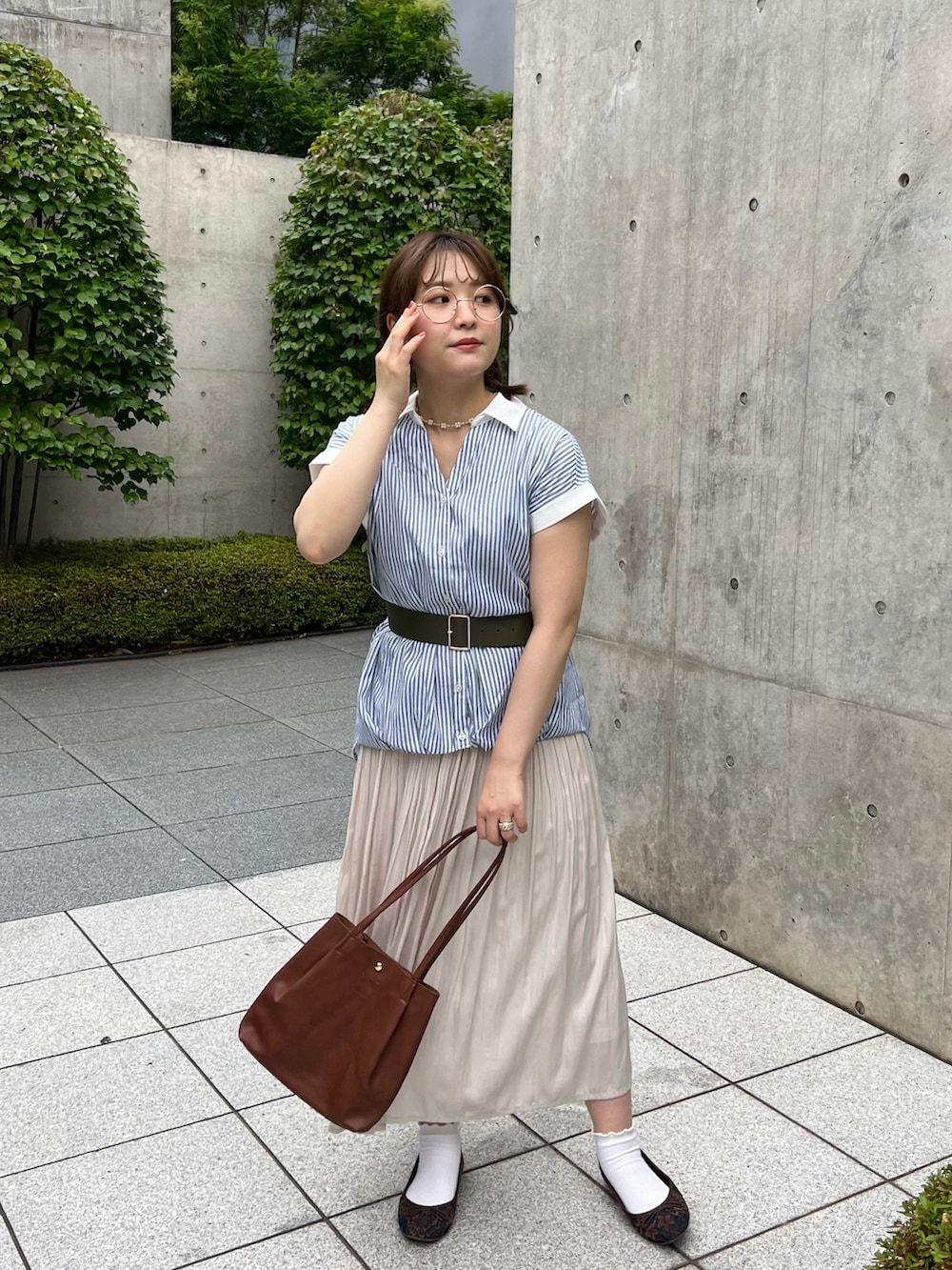 「このスタイルがお気に入り、休日コーデ、夏コーデ、サマーコーデ、ストライプシャツ、大人カジュアル、シンプルコーデ、ストライプブラウス、きれいめカジュアル、爽やかコーデ、オトナ女子、プリーツスカート、淡色コーデ、プチプラコーデ、淡色女子」｜「しまむらのアイテム（スカート、ベージュ系）」を使った、kahocoさん（骨格ストレート・レディース・161cm）の夏コーディネートの3枚目の写真