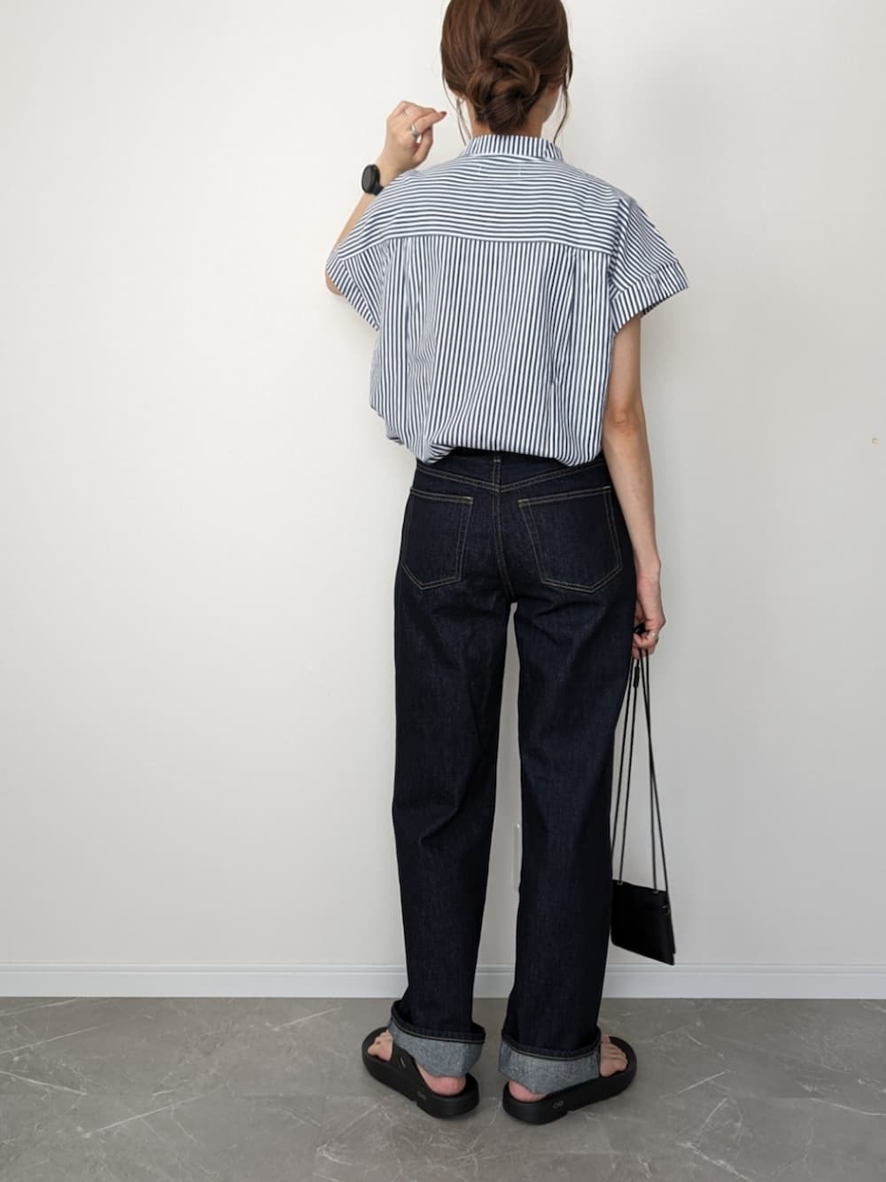 「GeeRA、フレンチスリーブ、ストライプシャツ、シャツスタイル、デニム、デニムパンツ、ユニクロ、ワイドパンツ、oofos、サンダルコーデ、シンプルコーデ、サングラス、ママコーデ、きれいめカジュアル、春夏コーデ」｜「U.S. POLO ASSN.の【U.S. POLO ASSN.】フレンチスリーブシャツ（シャツ/ブラウス、ブルー系）」を使った、HALさん（レディース・162cm）の春コーディネートの2枚目の写真