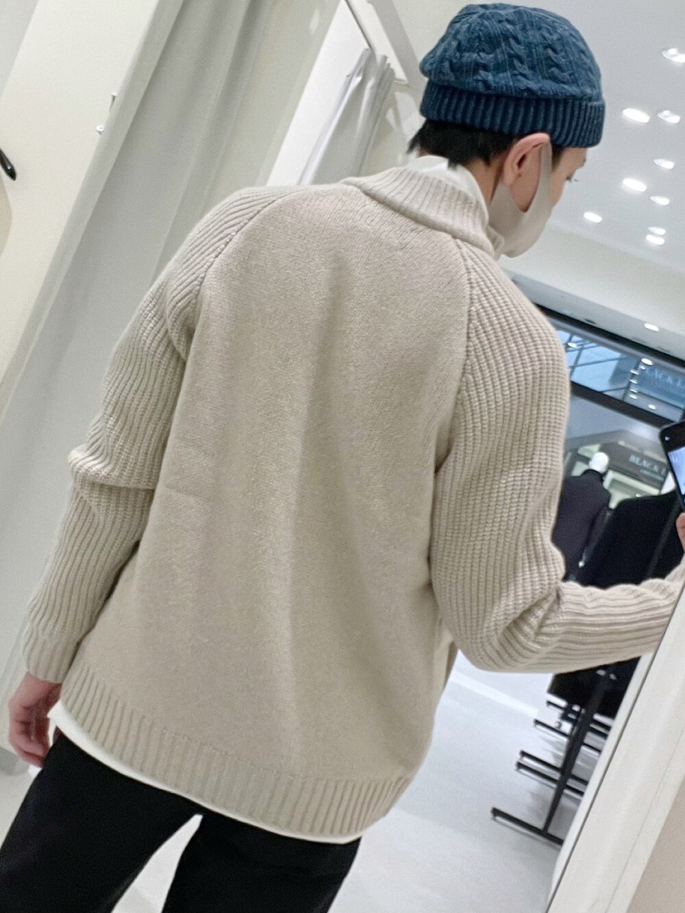 「ダウン、ニットコンビ、カシミヤ、キュプラ」｜「LANVIN collectionのアイテム（ジャケット/アウター、ベージュ系）」を使った、Daisuke Morimotoさん（メンズ・178cm）の秋コーディネートの4枚目の写真