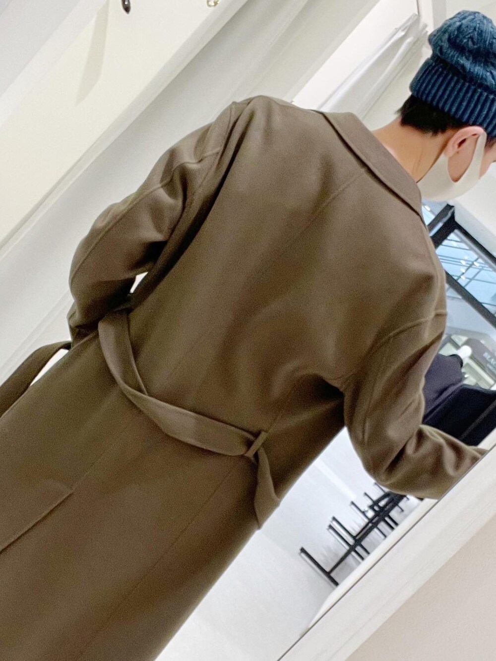 「ランバン、カシミヤ、ウール、キュプラ、チェスターコート、オーバーサイズ、羊毛、日本製、ジョイックス」｜「LANVIN collectionのアイテム（ジャケット/アウター、グリーン系）」を使った、Daisuke Morimotoさん（メンズ・178cm）の秋コーディネートの3枚目の写真