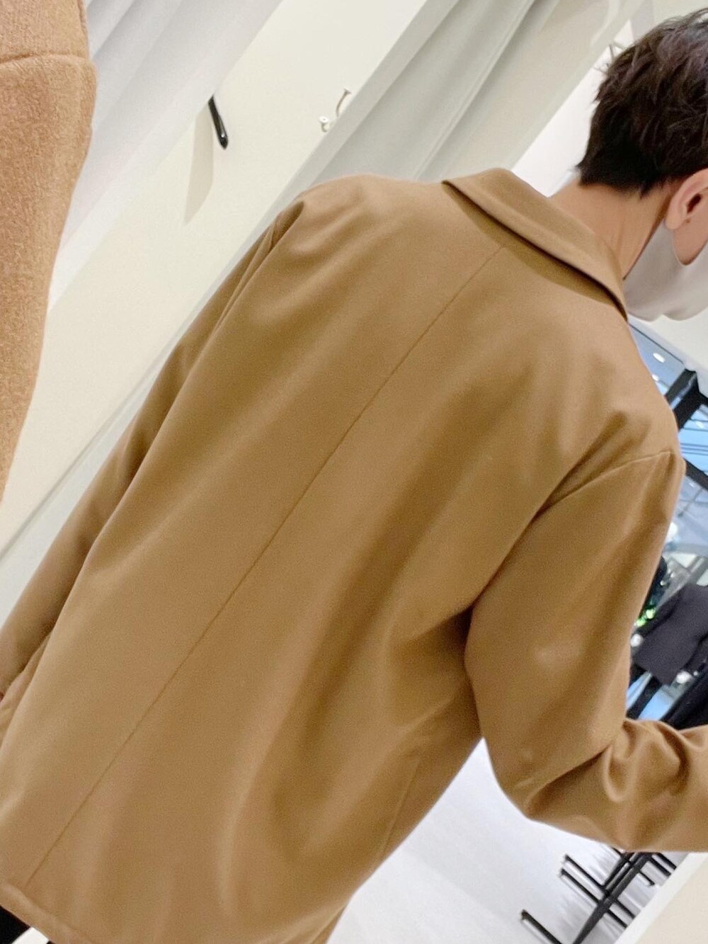 「ランバンオンブルー、オーバーサイズ、シャツブルゾン、ウール、秋冬コーデ」｜「LANVIN en Bleuのアイテム（ジャケット/アウター、ベージュ系）」を使った、Daisuke Morimotoさん（メンズ・178cm）の秋コーディネートの3枚目の写真