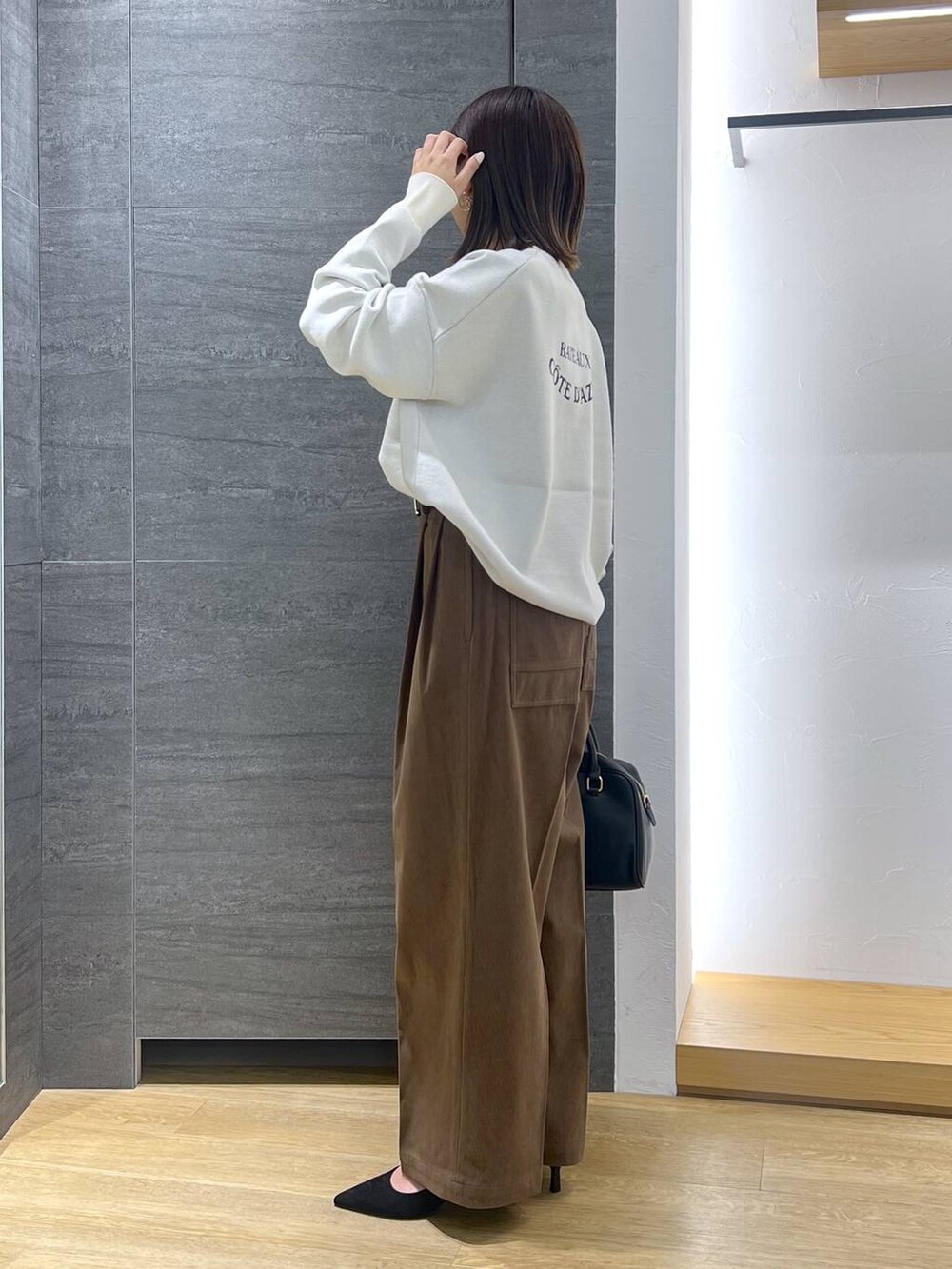 「冬コーデ、ニット、トラッド、ベーシック/シンプル、カジュアル、きれいめ、ママコーデ、ネックレス、BARNYARDSTORM、パンツ、シンプルコーデ、秋コーデ」|「BARNYARDSTORMのBARNYARDSTORM / ダブルジャガードヨット柄ニット(ニット/セーター、ホワイト系)」を使った、つぼみさん(レディース・155cm)の秋コーディネートの2枚目の写真