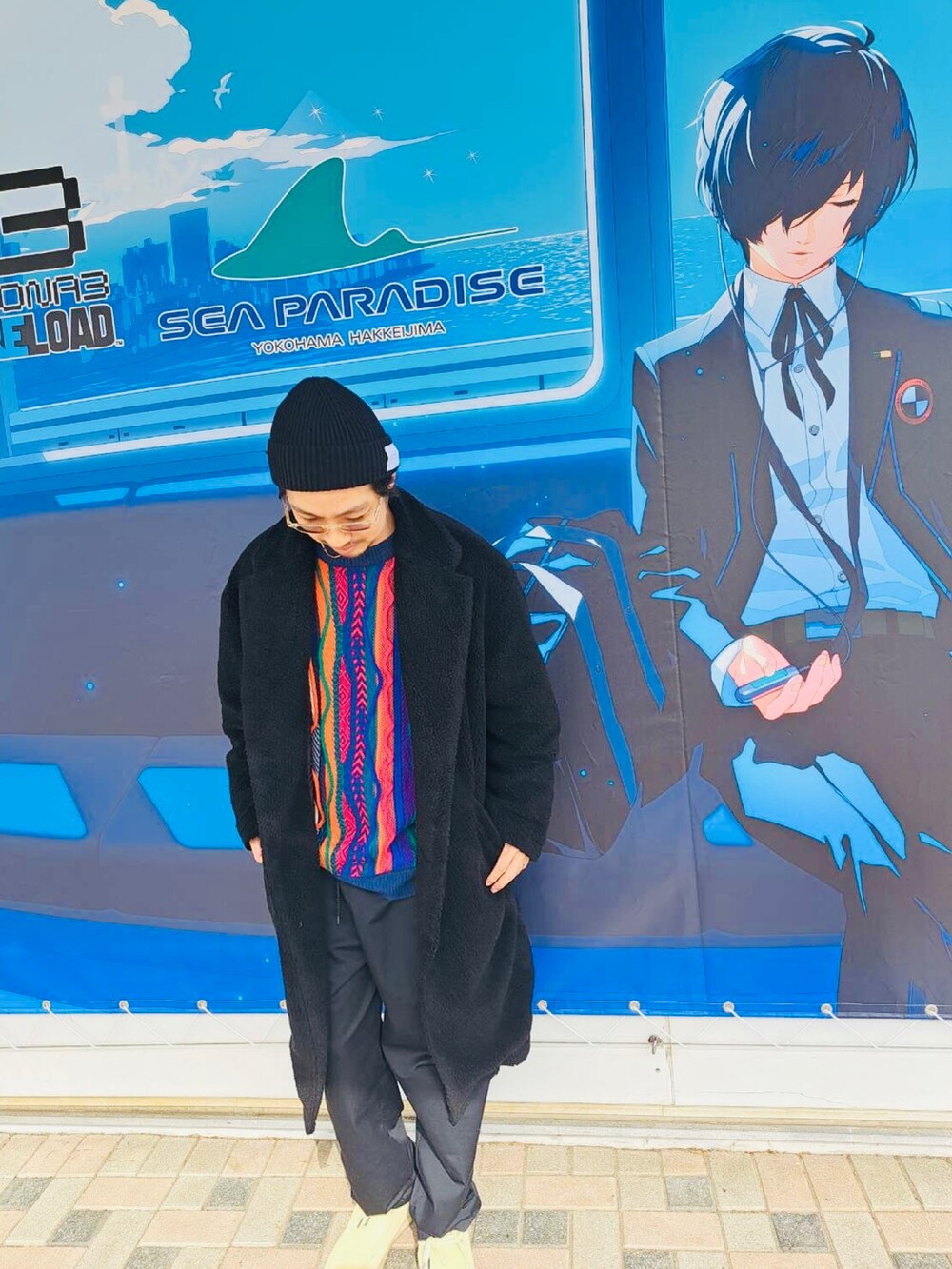 「秋冬コーデ、シンプルスタイル、冬アウター、ワイドパンツ、黒、柄、ペルソナ、お出かけコーデ、clarks、ラフ」｜「MSMLのBEANIE CAP（ニットキャップ/ビーニー、ブラック系）」を使った、Rainyさん（メンズ・174cm）の冬コーディネートの2枚目の写真