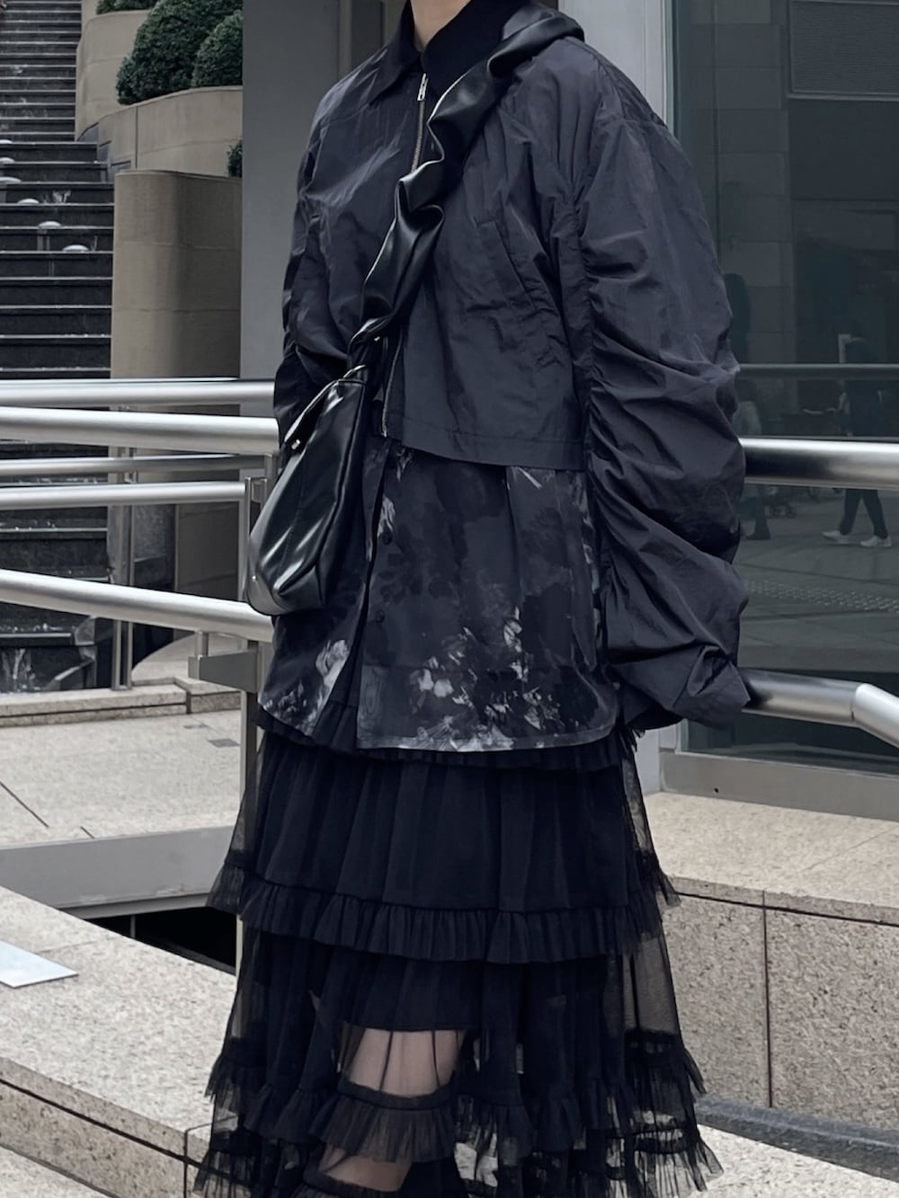 「春めき満開コーデ、春服、ゆるコーデ、HARE、レイヤードスタイル、重ね着、grounds、モード、スニーカーコーデ、低身長女子、春アウター、春服みてみて、お出かけスタイル、厚底シューズ、ムーミン」｜「groundsのgrounds / グラウンズ/ 別注MOOPIE RF/BLACK（スニーカー、ブラック系）」を使った、MIHOさん（レディース・153cm）の春コーディネートの3枚目の写真