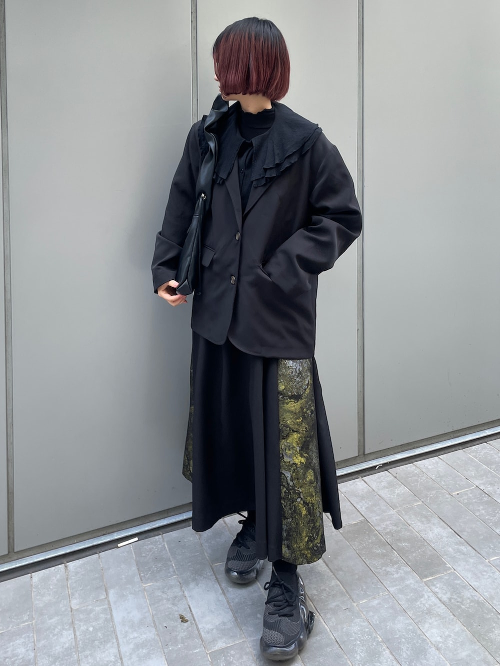 「春めき満開コーデ、ジャケット、テーラードジャケット、春色、キレイめカジュアル、お出かけコーデ、春服、スカートスタイル、grounds、きれいめコーデ、きれいめカジュアル、最近のいい感じコーデ、スニーカーコーデ、HARE、tiptop」｜「HAREのギャザーMINIショルダーBAG(HARE)（ショルダーバッグ、ブラック系）」を使った、MIHOさん（レディース・153cm）の春コーディネートの3枚目の写真