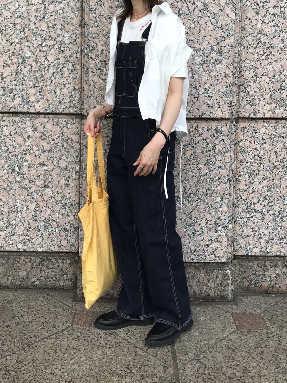 「summer、ootd、オトナカジュアル、夏コーデ、デニムサロペット、サロペット、ベスト、レイヤードスタイル、トートバッグ、シアタープロダクツ(THEATRE PRODUCTS)、ローファー、pualcecin、シンプル、カジュアル」｜「PUAL CE CINの【Du noir】タイプライターベスト風ブラウス（ベスト、ホワイト系）」を使った、mdt7さん（レディース・164cm）の夏コーディネートの2枚目の写真