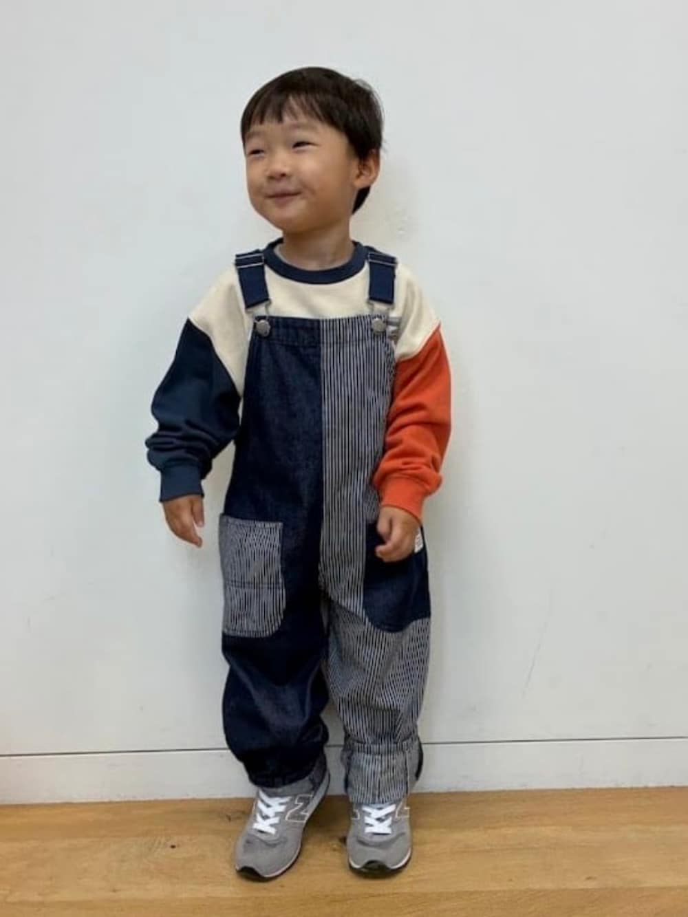 その他のサロペット/オーバーオール、その他のスウェットを着用したキッズの夏コーディネートの2枚目の写真