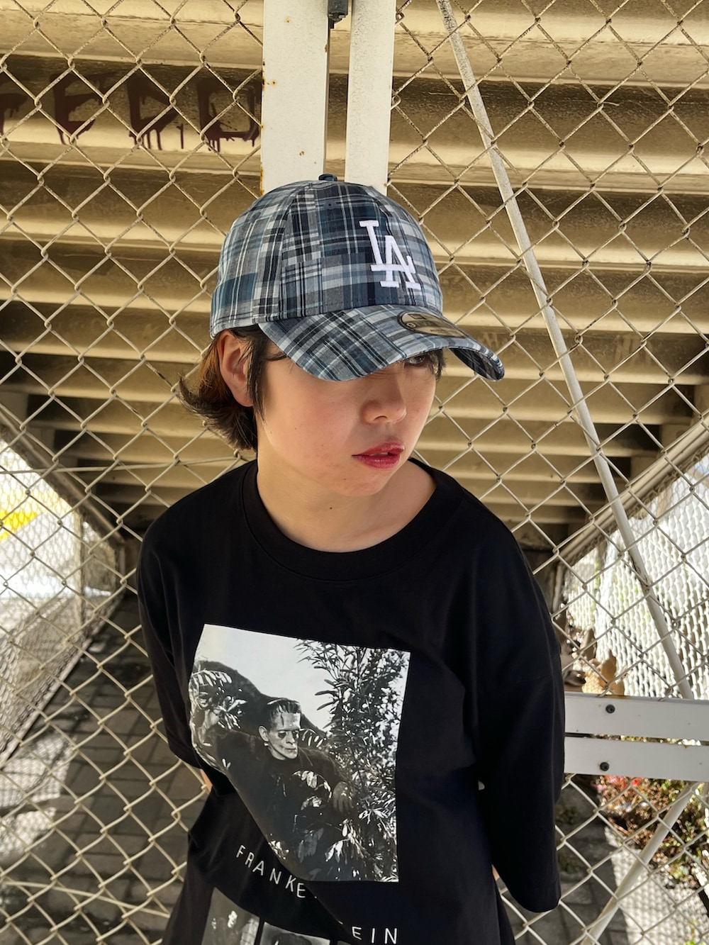 「ロゴT、休日スタイル、夏ファッション、ラクチンコーデ、リラックススタイル、ゆるシルエット、NEWERA、override 、override、OVERRIDE、チェック柄」｜「NEW ERAのニューエラ キャップ 9TWENTY MLBパッチワーク（キャップ、ブルー系）」を使った、ﾊﾟェさん（骨格ウェーブ・レディース・166cm）の夏コーディネートの2枚目の写真