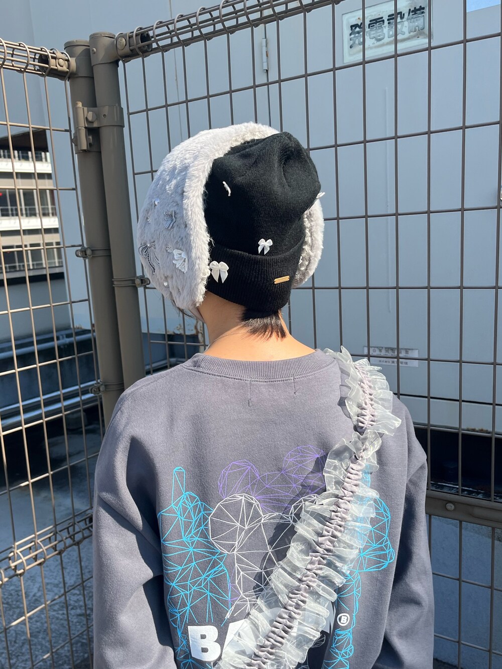 「おしゃ見えテクニック、ニット、日常に魔法を、初冬コーデ、kakibutimomono、Kaorinomori、今日のコーデ、大人かわいい、もこもこ、ヘアバンド、override 」｜「kaorinomoriのkaorinomori ユスニット / カオリノモリ（ニットキャップ/ビーニー、ブラック系）」を使った、ﾊﾟェさん（レディース・166cm）の秋コーディネートの3枚目の写真