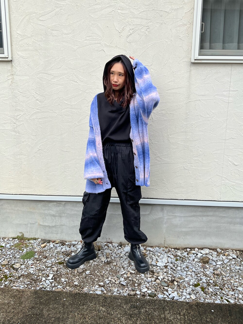 「FREDY&GLOSTER、fredyandgloster、フレディアンドグロスター、fredy emue、グラデーション、ジェンダーレス、ストリート、韓国ファッション、シンプルコーデ、秋ルック紹介するよ、ハーフジップ、秋コーデ、カーディガン、メンズライク、パーカー」｜「fredy emueのグラデーションニットカーディガン（カーディガン/ボレロ、ブルー系）」を使った、あみぃさん（骨格ウェーブ・レディース・161cm）の秋コーディネートの3枚目の写真