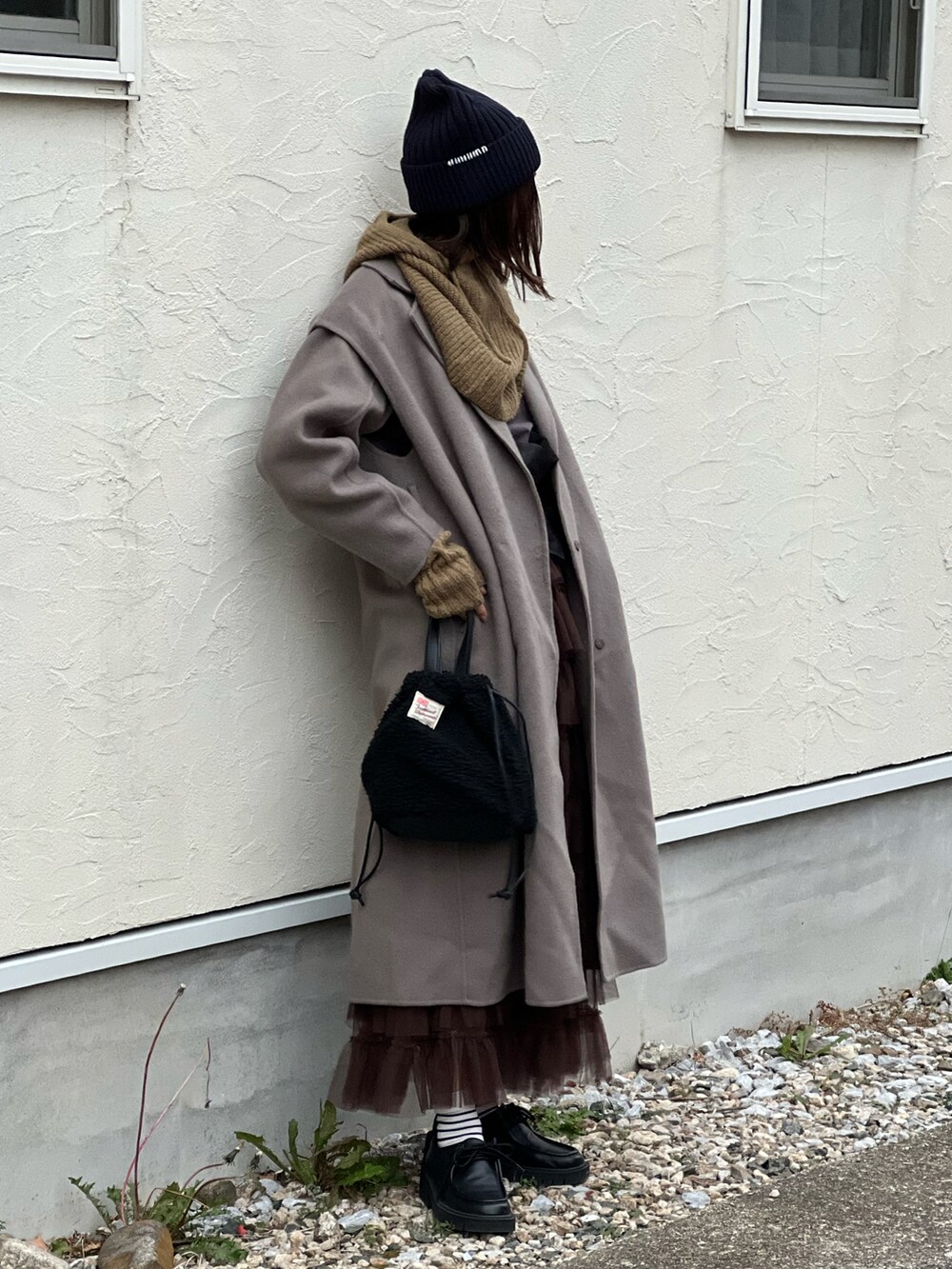 「ニット、冬アウター、コート、ロングコート、お出かけコーデ、UNIQLO、Anya Hindmarch、ニット帽、シンプルコーデ、大人かわいい、ロングスカート、ビッグシルエット、ブラウン、マイベストコーデ2023、クリスマスに着たい服」｜「ReNormのウールリバージレ2WAYコート（チェスターコート、ブラウン系）」を使った、あみぃさん（骨格ウェーブ・レディース・161cm）の冬コーディネートの5枚目の写真