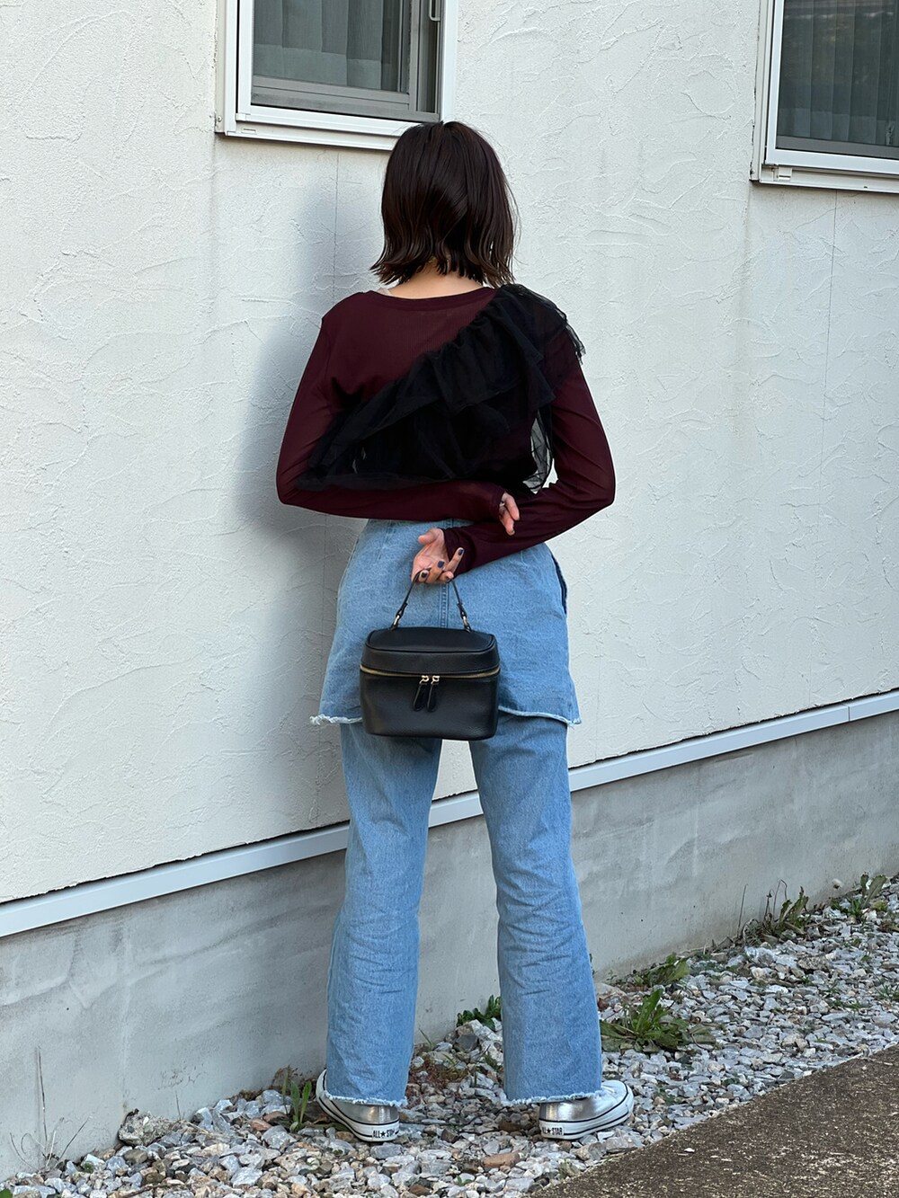 「休日スタイル、ファッションを楽しもう、ビスチェ、シアートップス、レイヤードスタイル、今日のコスメと服、プチプラ、ブラウン、デニム、スニーカー、お出かけコーデ、秋カラー」｜「hunchのクルーネックシアートップス（Tシャツ/カットソー、ブラウン系）」を使った、あみぃさん（骨格ウェーブ・レディース・161cm）の秋コーディネートの3枚目の写真