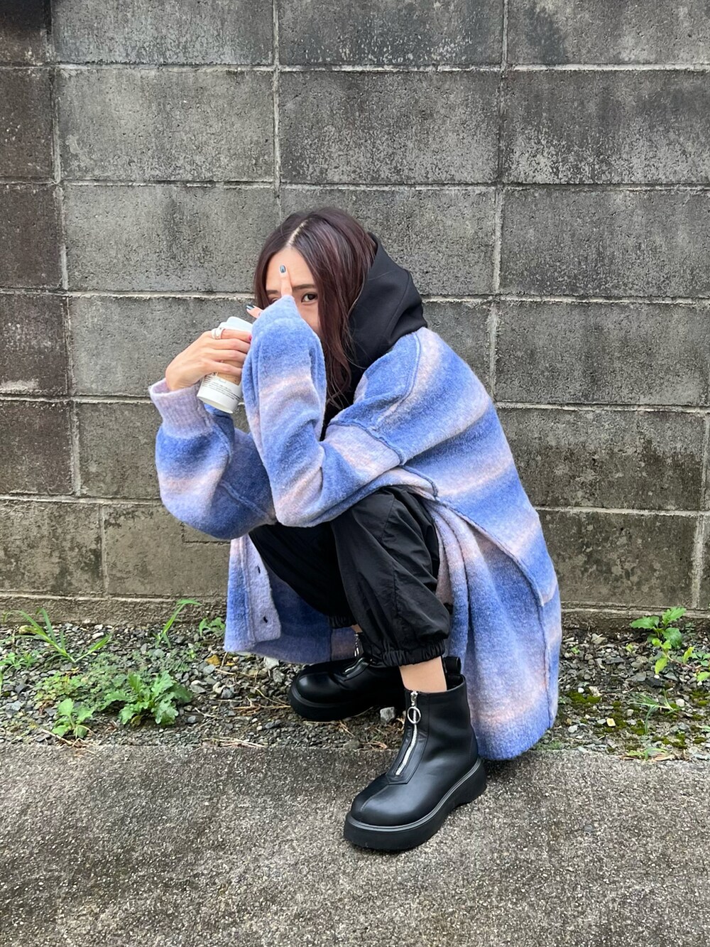 「FREDY&GLOSTER、fredyandgloster、フレディアンドグロスター、fredy emue、グラデーション、ジェンダーレス、ストリート、韓国ファッション、シンプルコーデ、秋ルック紹介するよ、ハーフジップ、秋コーデ、カーディガン、メンズライク、パーカー」｜「fredy emueのグラデーションニットカーディガン（カーディガン/ボレロ、ブルー系）」を使った、あみぃさん（骨格ウェーブ・レディース・161cm）の秋コーディネートの2枚目の写真
