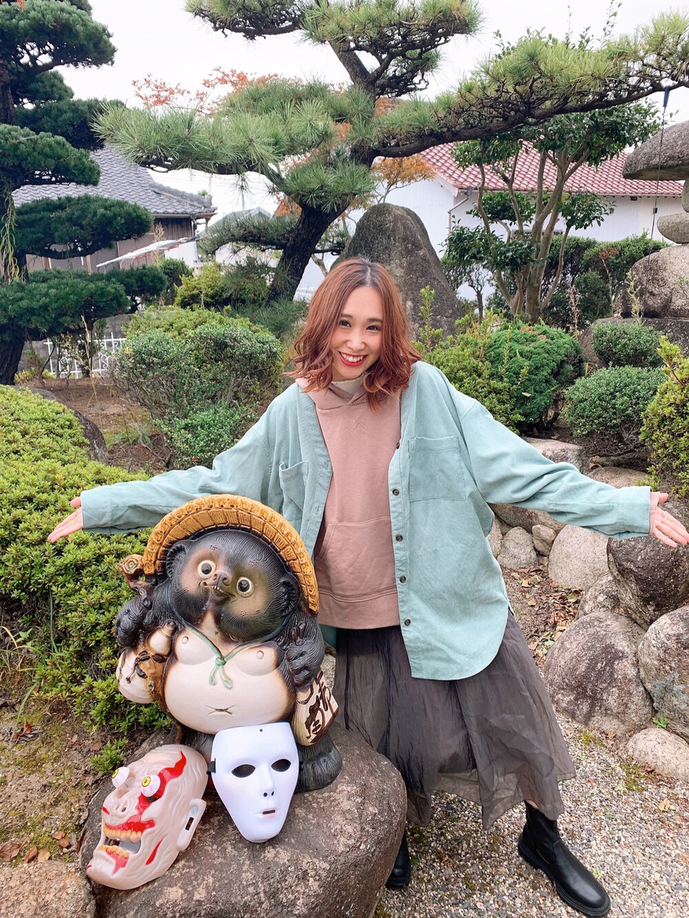 「wearhalloween2021、ハロウィン、お面スタイル、お面、お面御免、レイヤードスタイル、ブラウン、ブーツ、シアースカート、特別編、初挑戦アイテム、秋コーデ、Trick or Treat、ミスターパーカーjr、じゃら女」｜「classicalelfのサイドスリット無地スウェットワイドプルオーバーパーカー（長袖）（パーカー、ブラウン系）」を使った、あみぃさん（レディース・161cm）の秋コーディネートの4枚目の写真