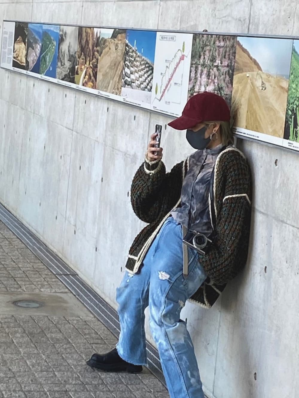 「カーディガン、デニム、カジュアル、夢舞台、淡路島、春コーデ、カメラ、セルフアレンジ」｜「GUのアイテム（デニムパンツ、ブルー系）」を使った、tensuke17さん（レディース・154cm）の春コーディネートの2枚目の写真