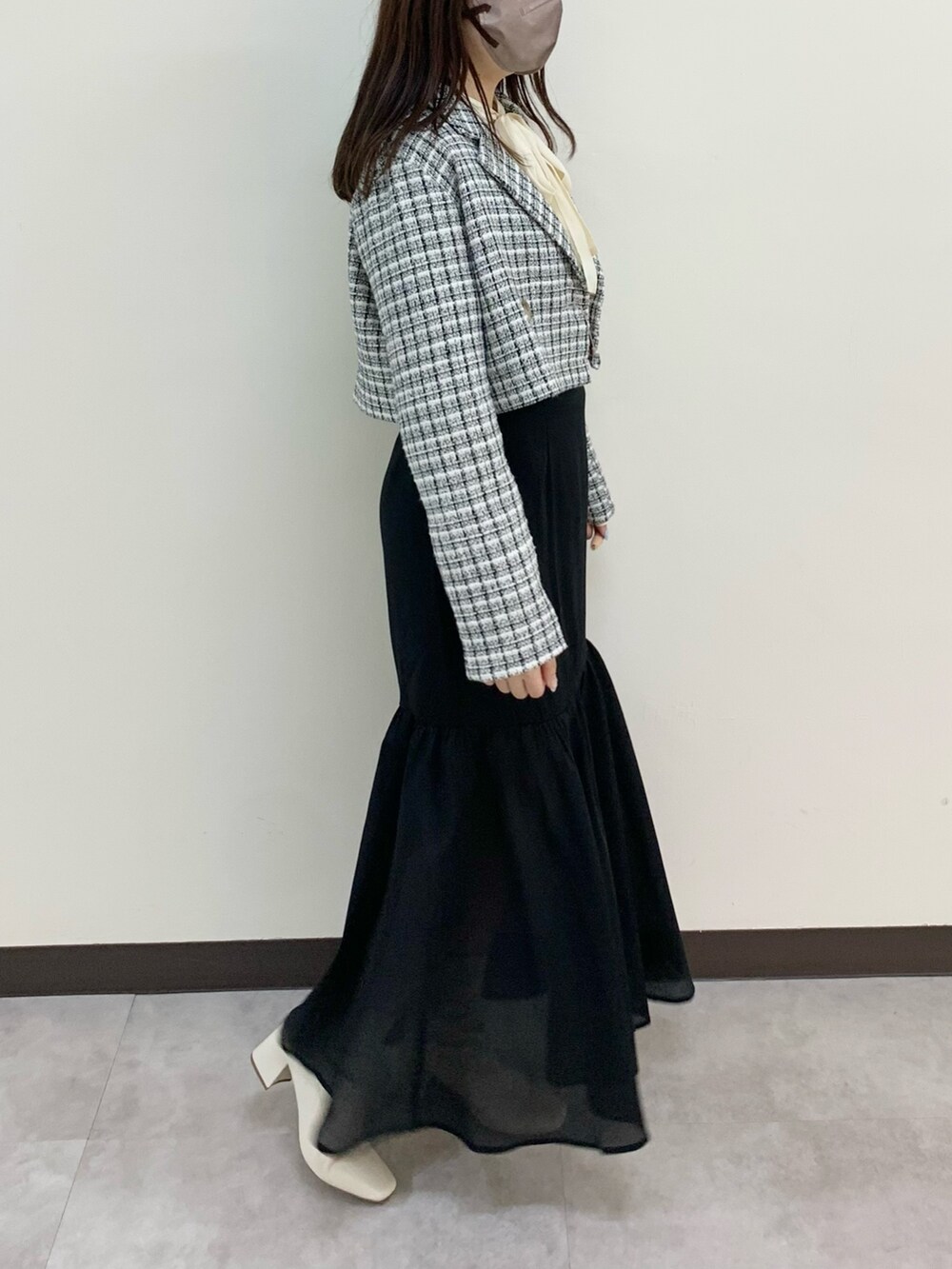 「ツイード、ツイードジャケット、ショート丈、マーメイドスカート、ロングコート、ボウタイブラウス、オトナ女子、休日コーデ、秋冬コーデ、低身長女子、きれいめカジュアル、ブラウス、骨格ウェーブ、ブーツ、ショートブーツ」｜「one after another NICE CLAUPの3WAYワンピースジャケットコート　2023SS（テーラードジャケット、ホワイト系）」を使った、kobaさん（レディース・154cm）の冬コーディネートの2枚目の写真