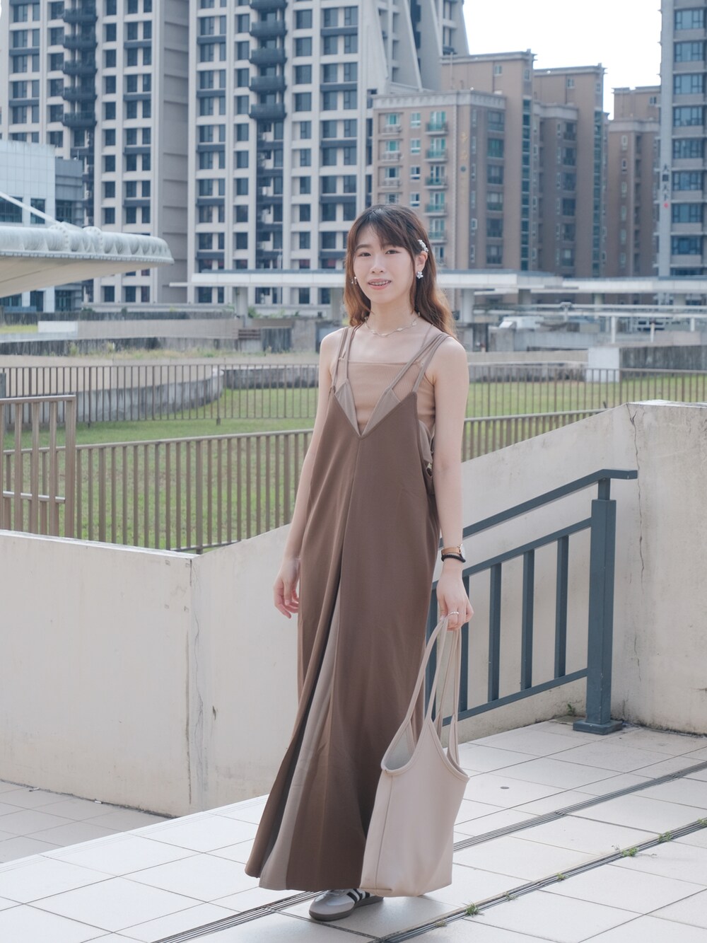 「休日スタイル」｜「Lumierのアイテム（ワンピース/ドレス、ブラウン系）」を使った、Anita🍎さん（レディース・163cm）の夏コーディネートの5枚目の写真