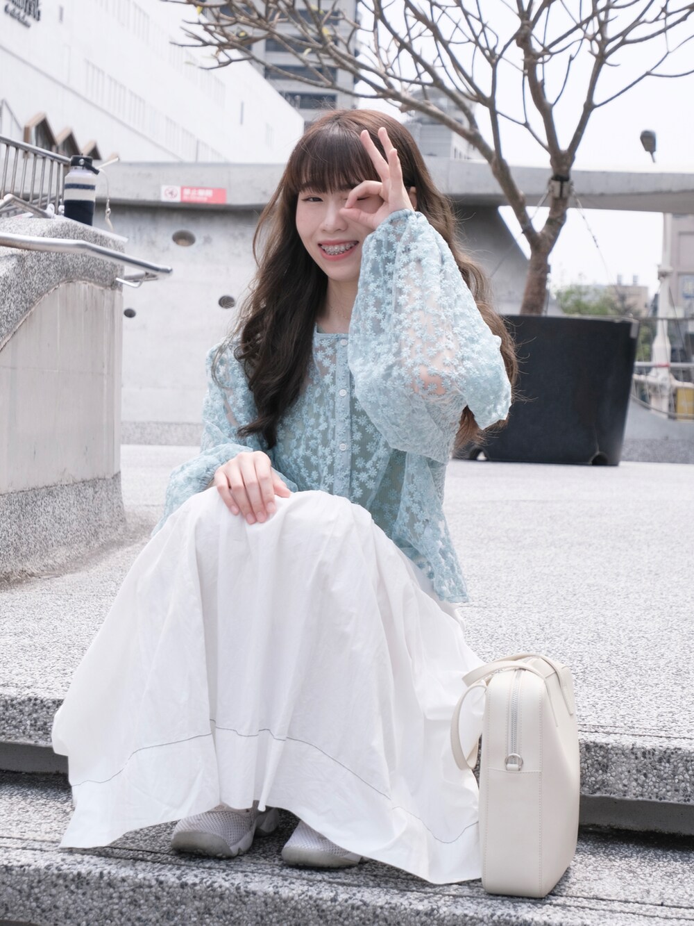 「シンプルコーデ」｜「niko and...のアイテム（トップス、ブルー系）」を使った、Anita🍎さん（レディース・163cm）の春コーディネートの5枚目の写真