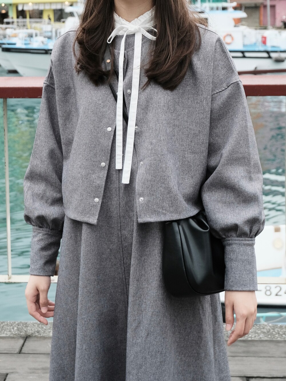 「秋のコーデ」｜「BONLECILLのアイテム（ワンピース、グレー系）」を使った、Anita🍎さん（レディース・163cm）の秋コーディネートの4枚目の写真