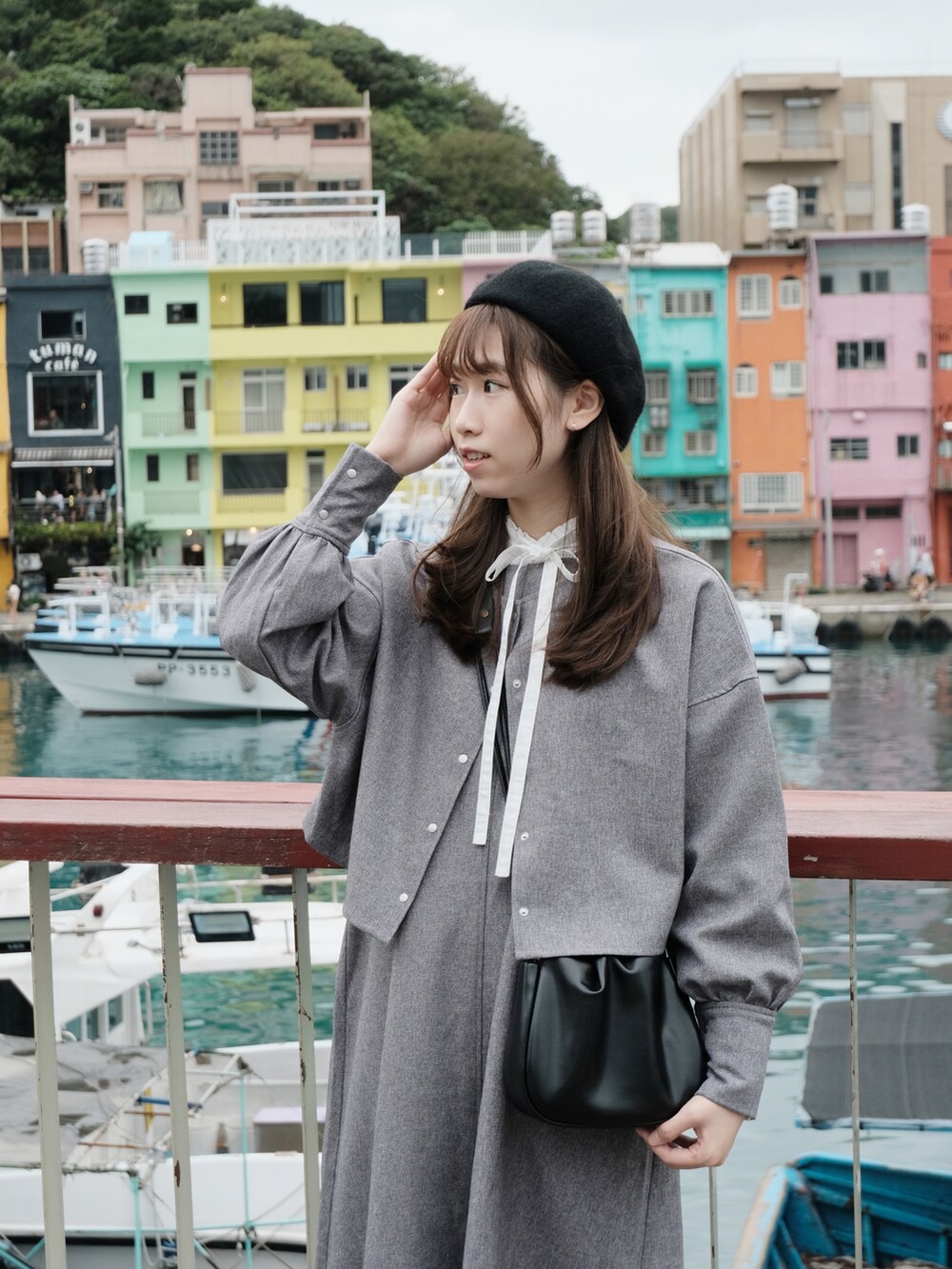 「秋のコーデ」｜「BONLECILLのアイテム（ワンピース、グレー系）」を使った、Anita🍎さん（レディース・163cm）の秋コーディネートの2枚目の写真