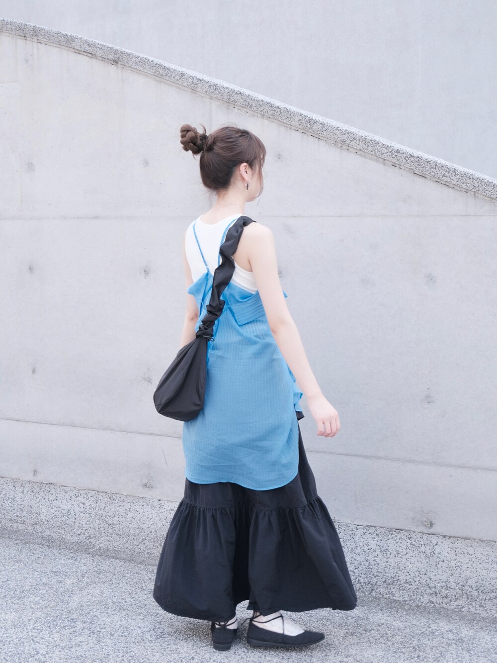 「パンツスタイル」｜「inooknitshoesのアイテム（バレエシューズ、ブラック系）」を使った、Anita🍎さん（レディース・163cm）の春コーディネートの5枚目の写真