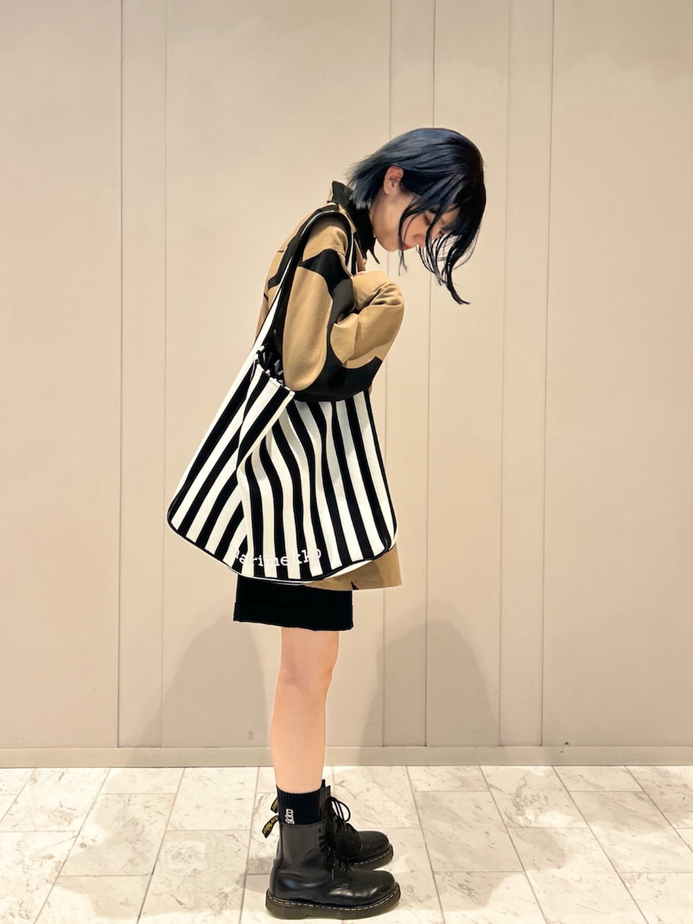 marimekkostaffさんの「【ノベルティ付】Merirosvo / Knitted Shoulderbag Large（marimekko）」を使ったコーディネートの2枚目の写真