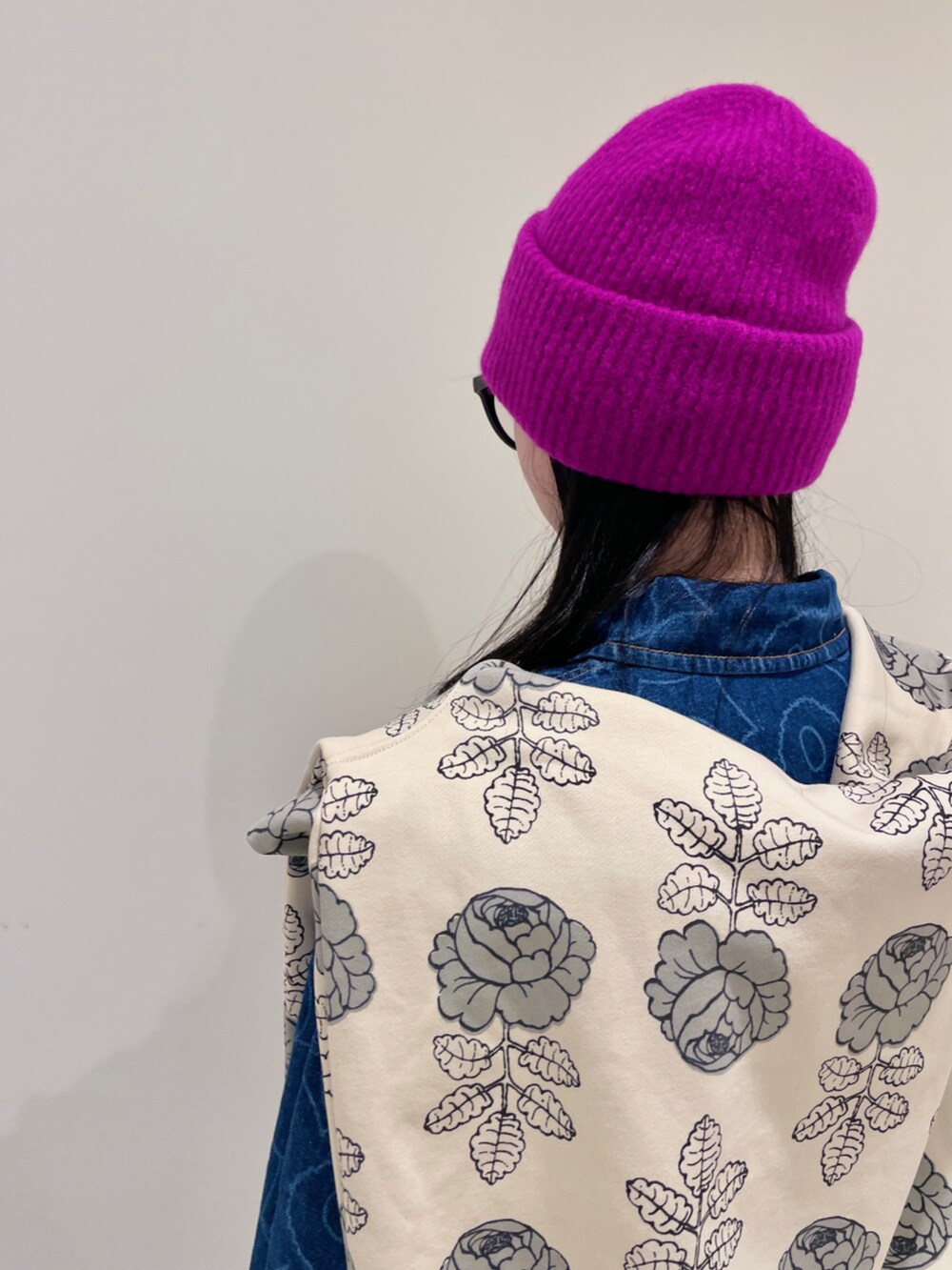 新品タグ付】marimekko 青色 ニット帽【25300円タグ付】 新品タグ付