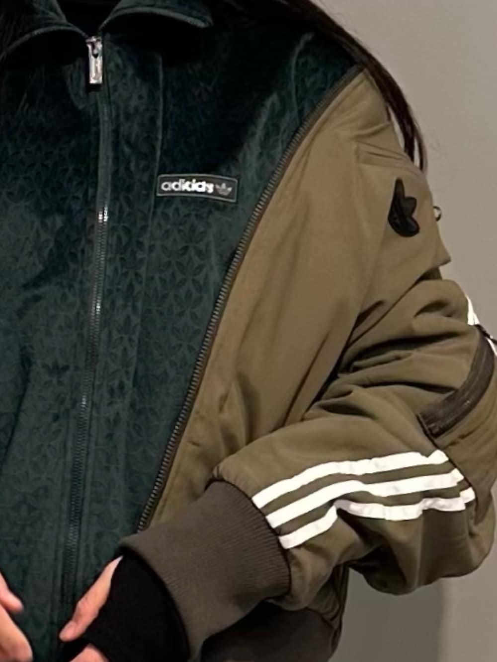 「スニーカー、ジャケット、アウター、adidas、アディダス、adidas originals、アディダスオリジナルス、トラックトップ、ガゼル、パデッドジャケット」｜「adidasのガゼル / Gazelle / GAZELLE BOLD / /厚底スニーカー / アディダスオリジナルス adidas Originals（スニーカー、ベージュ系）」を使った、SMさん（レディース・164cm）の冬コーディネートの2枚目の写真